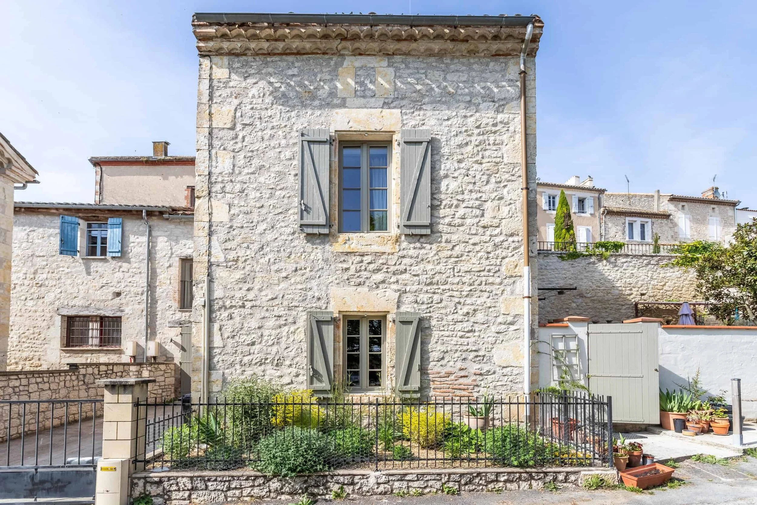 €285,000