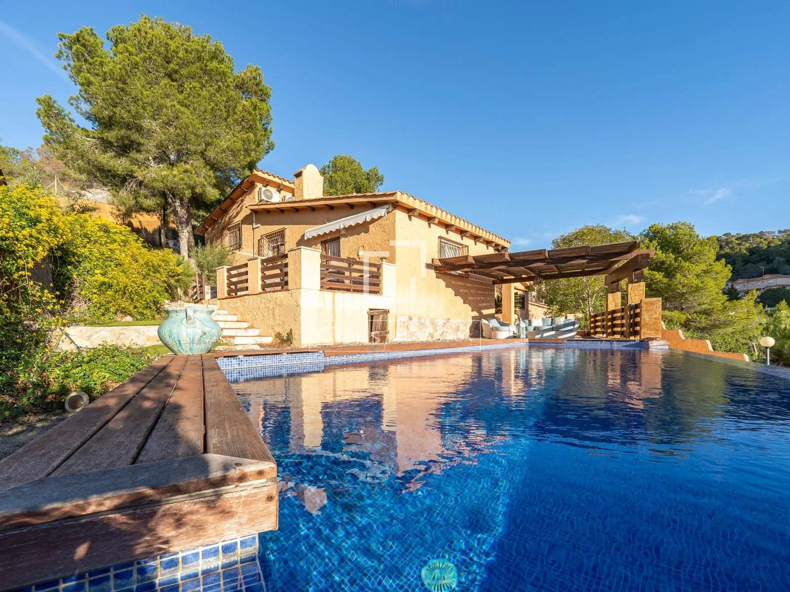 €420,000