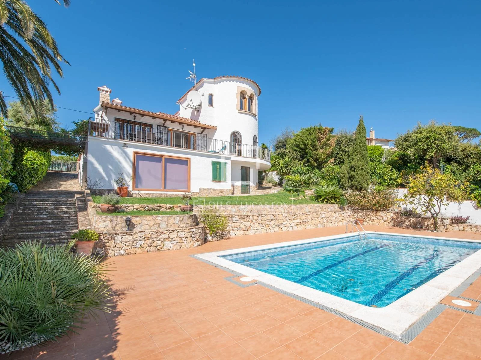 €670,000