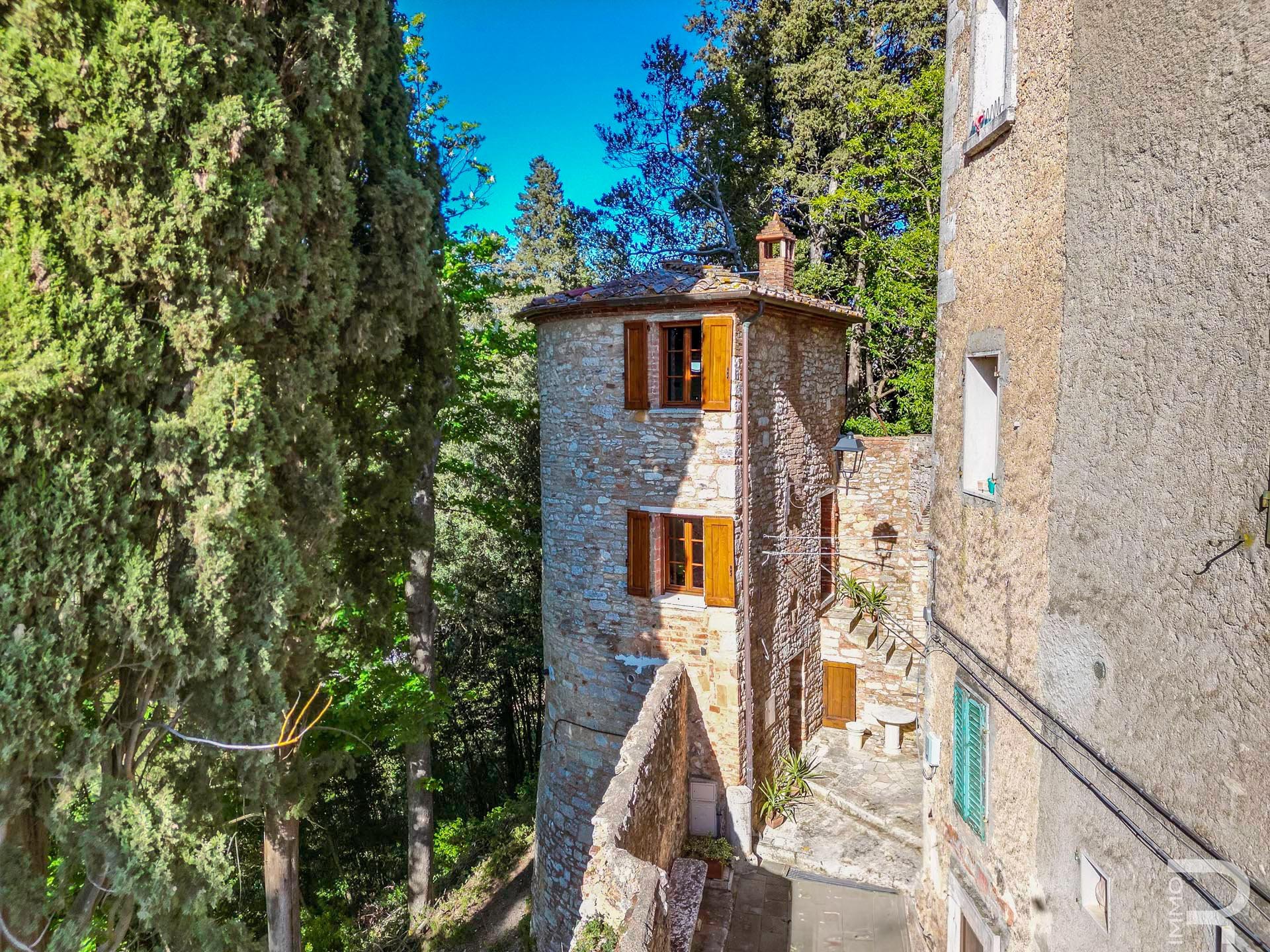 €220,000