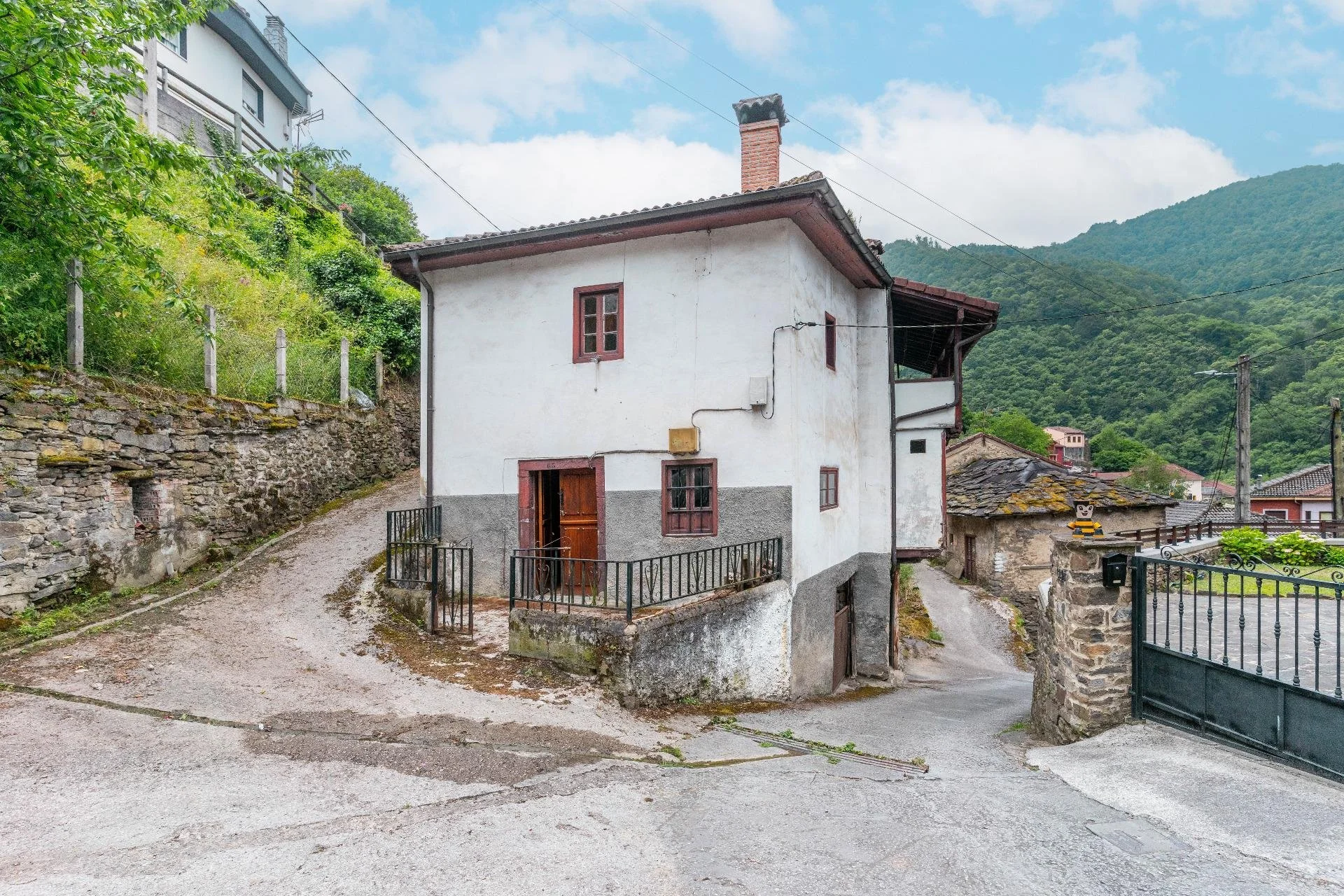 €79,990