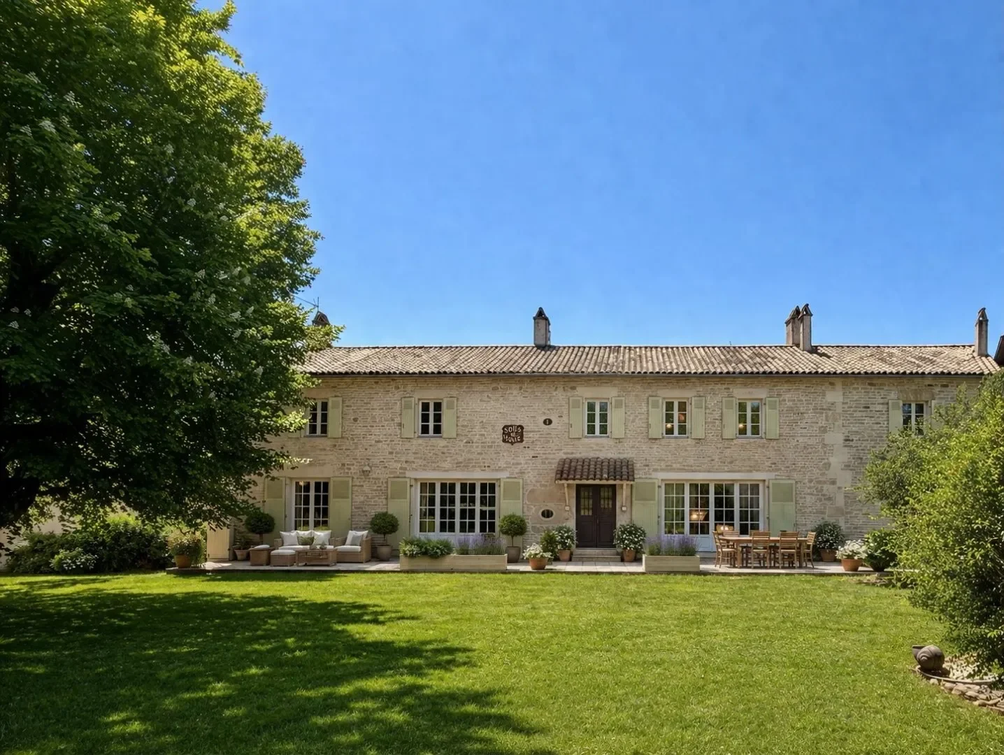 €450,000