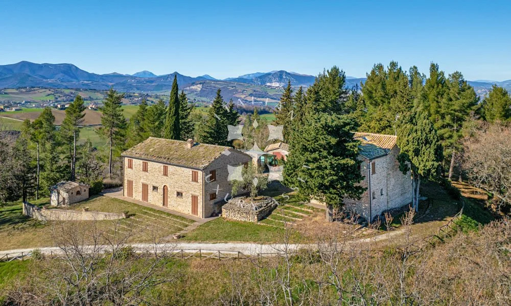 €698,000