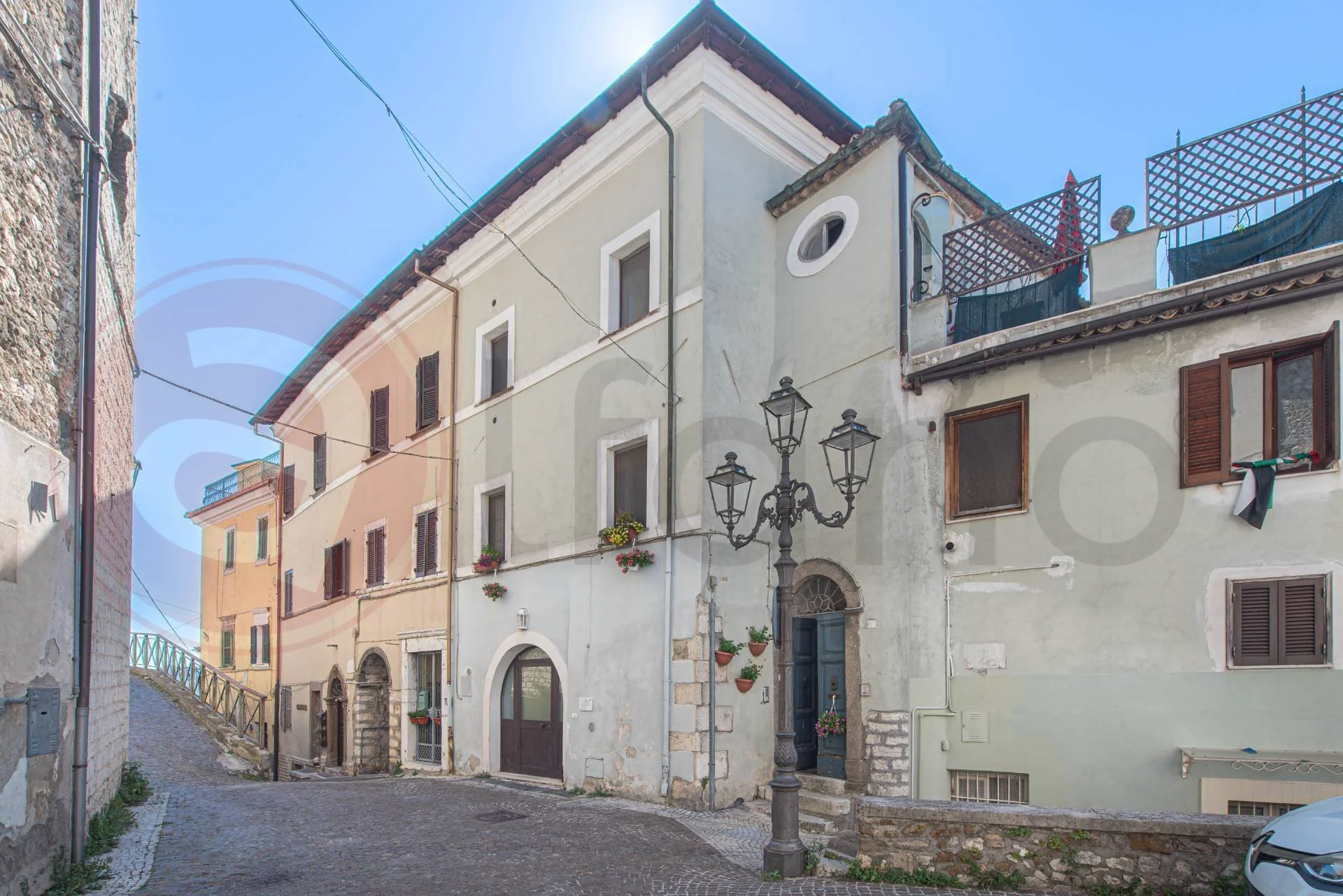 €125,000