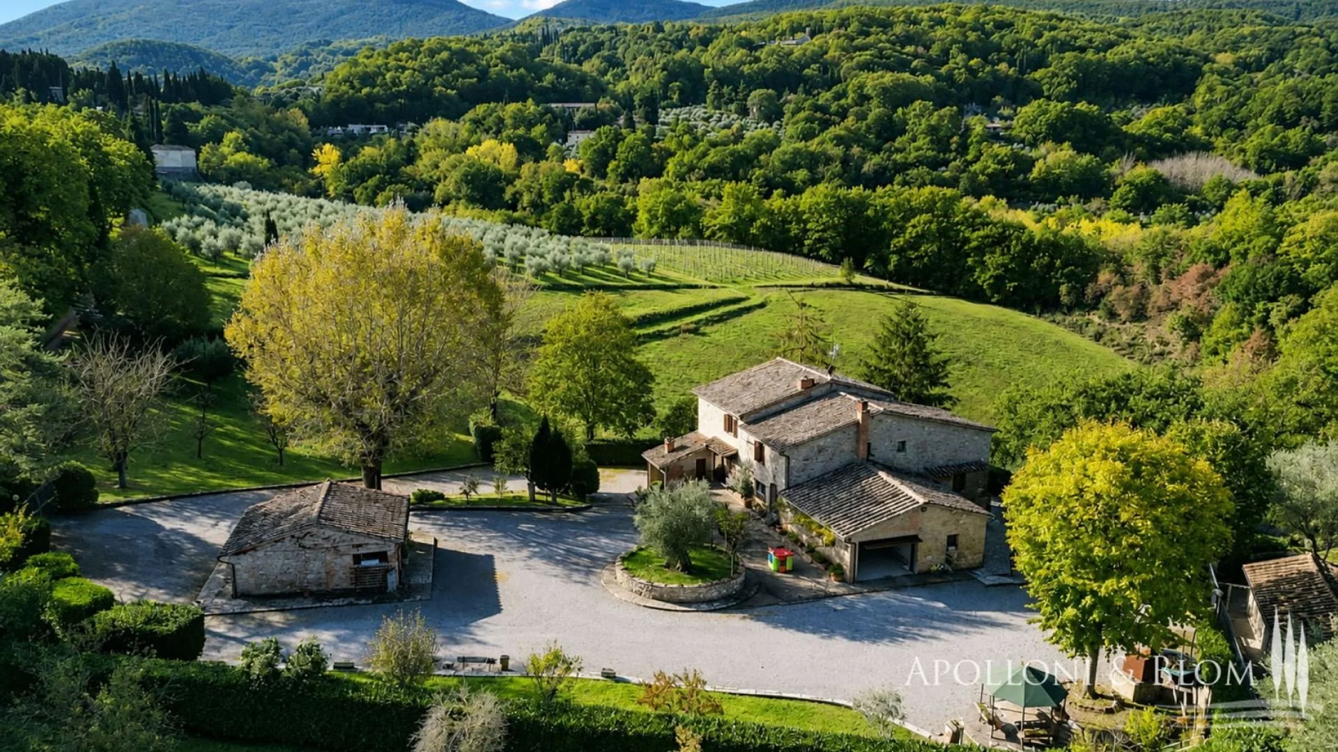 €695,000