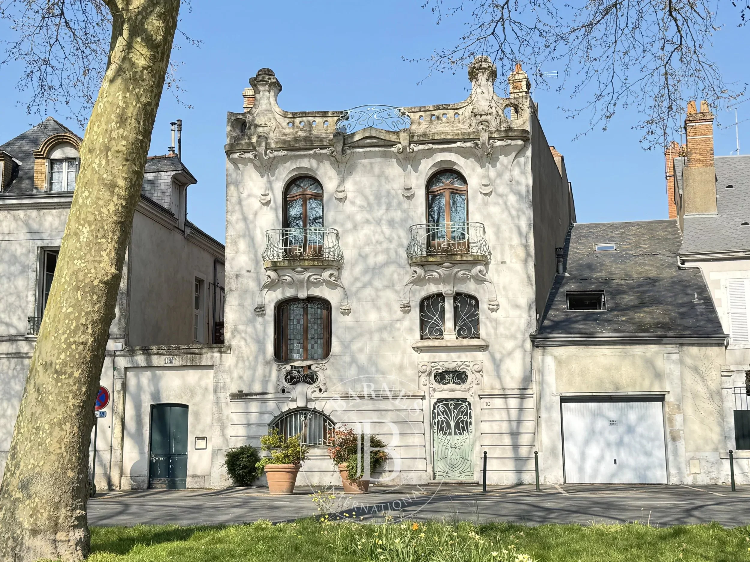 €829,000