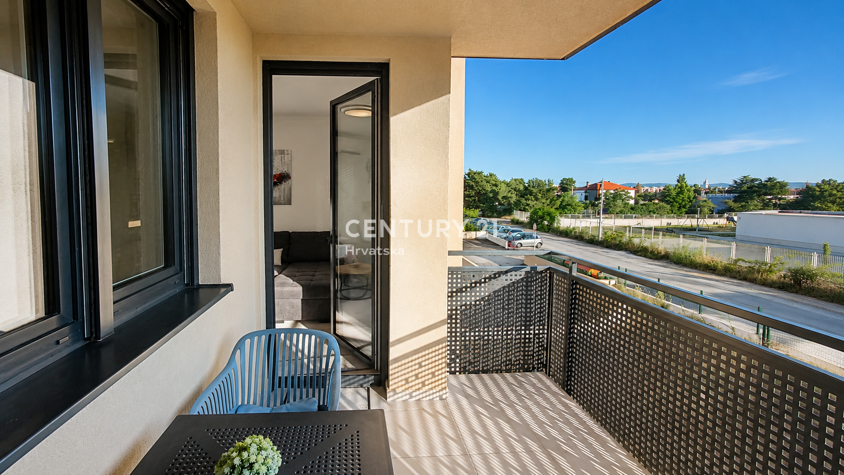 €950/month