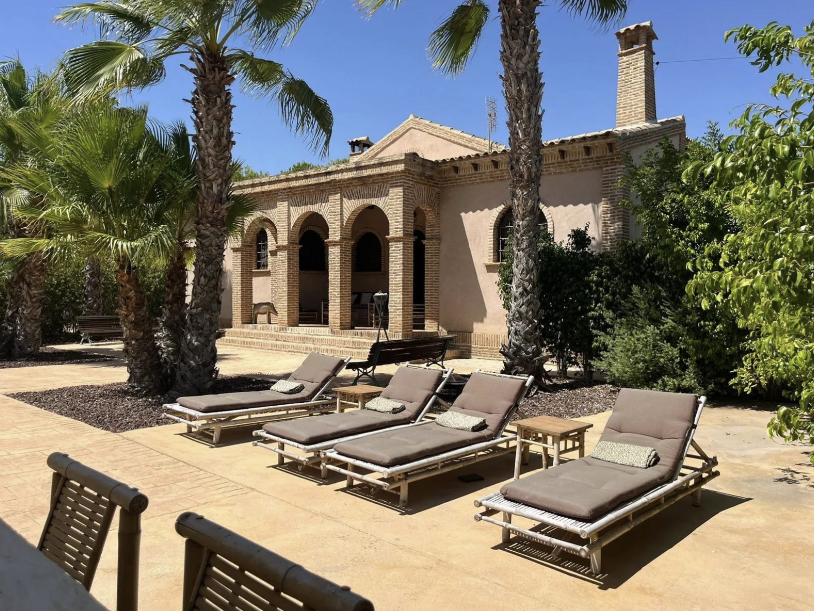 €620,000