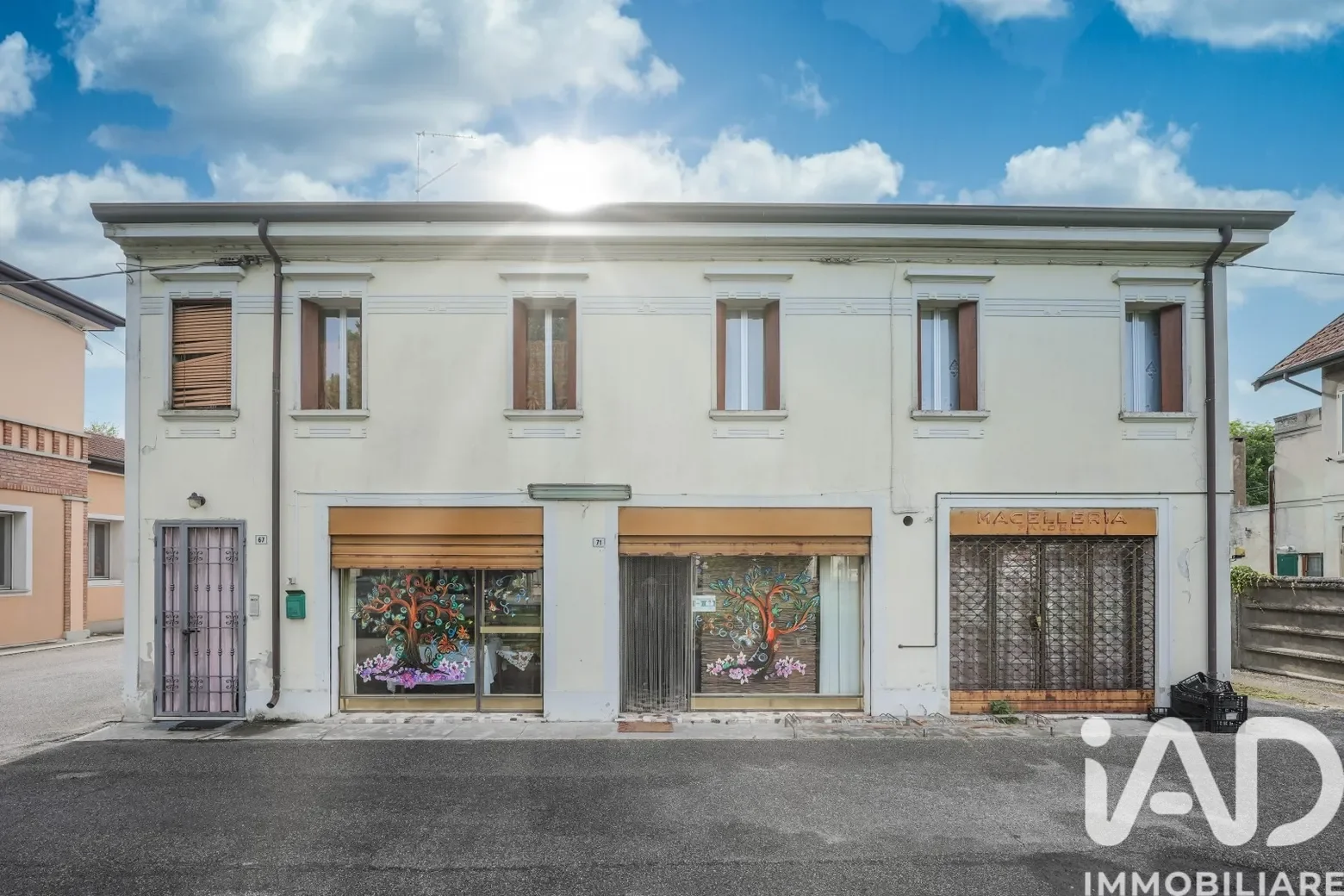 €82,000