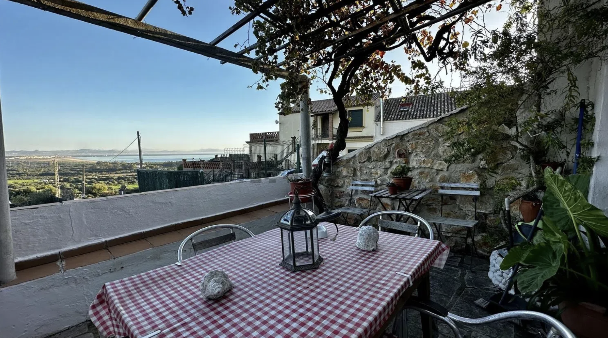 €850/month