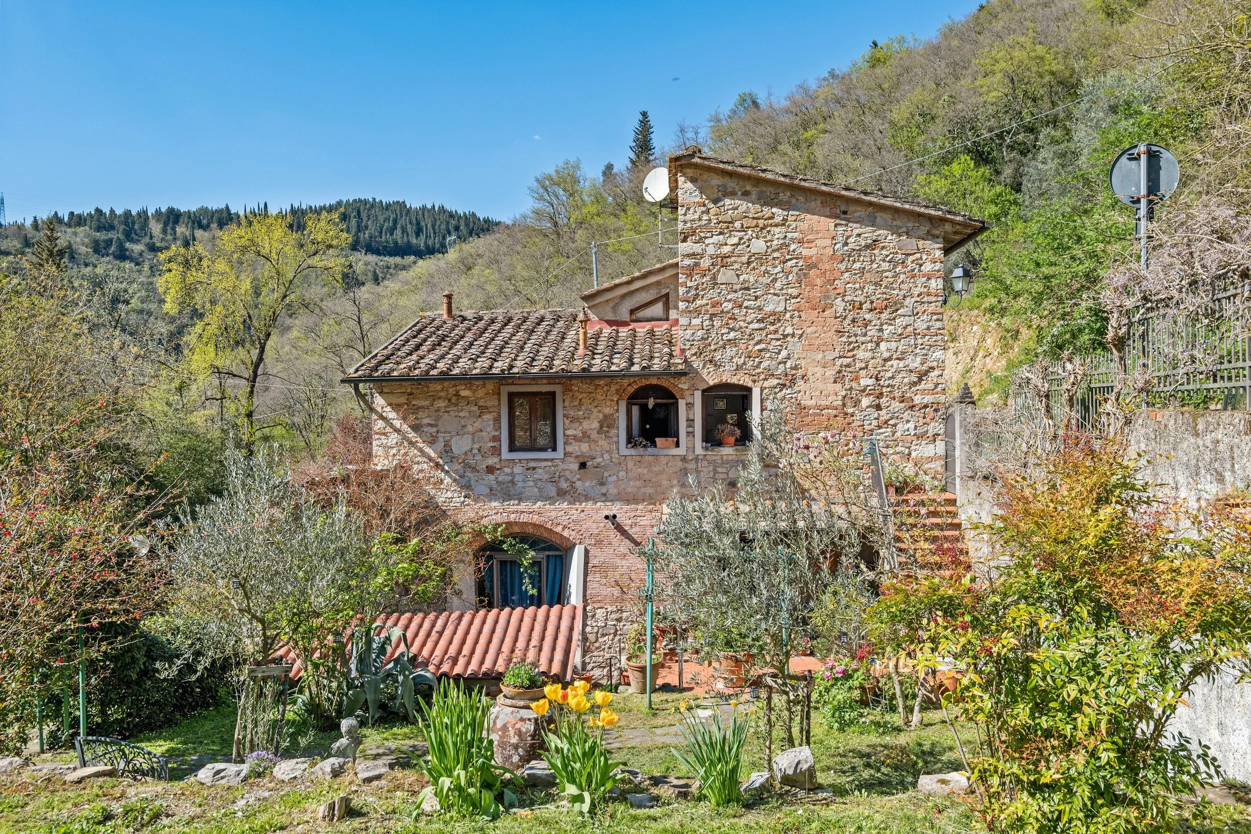 €595,000
