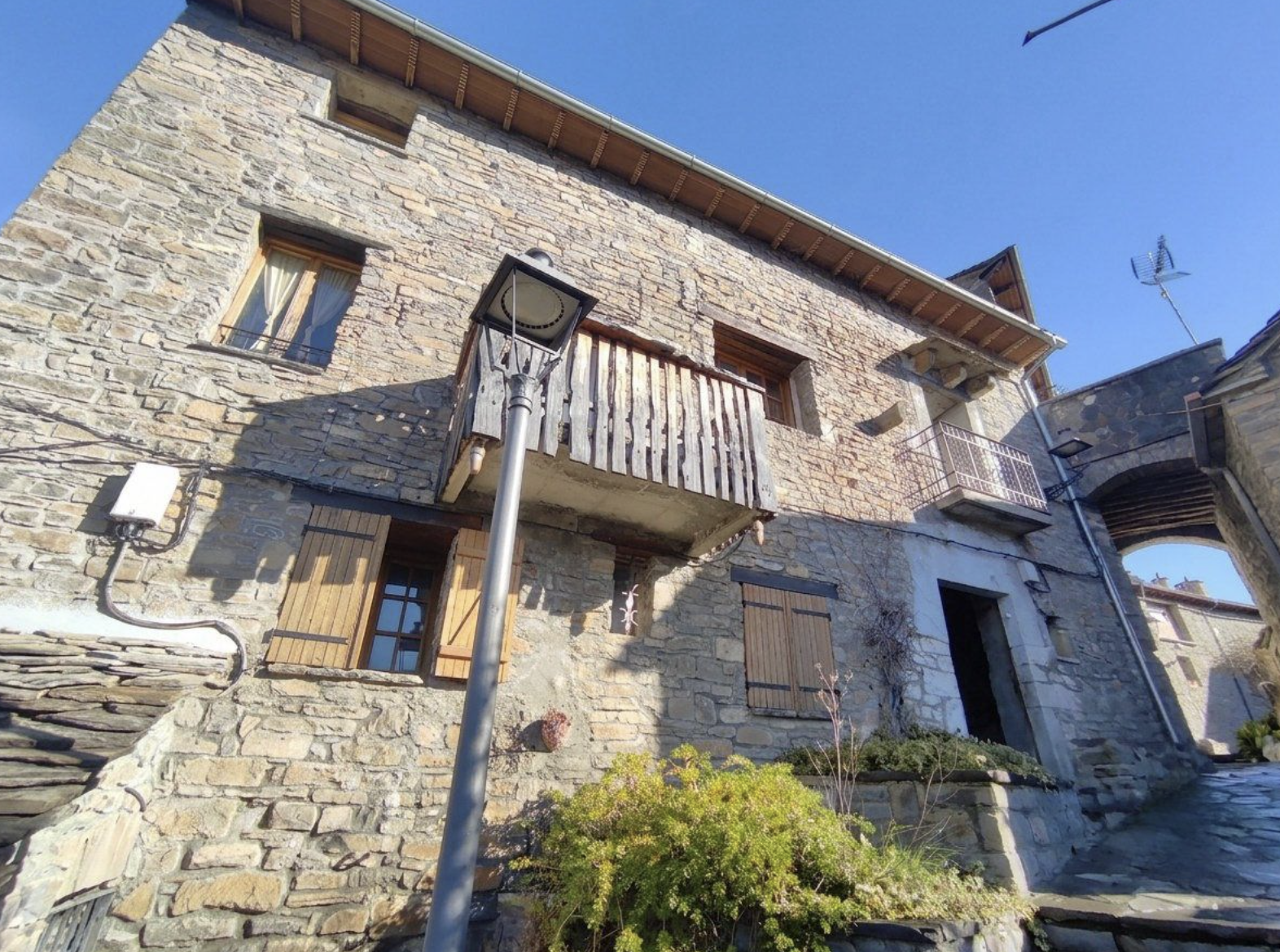€345,000