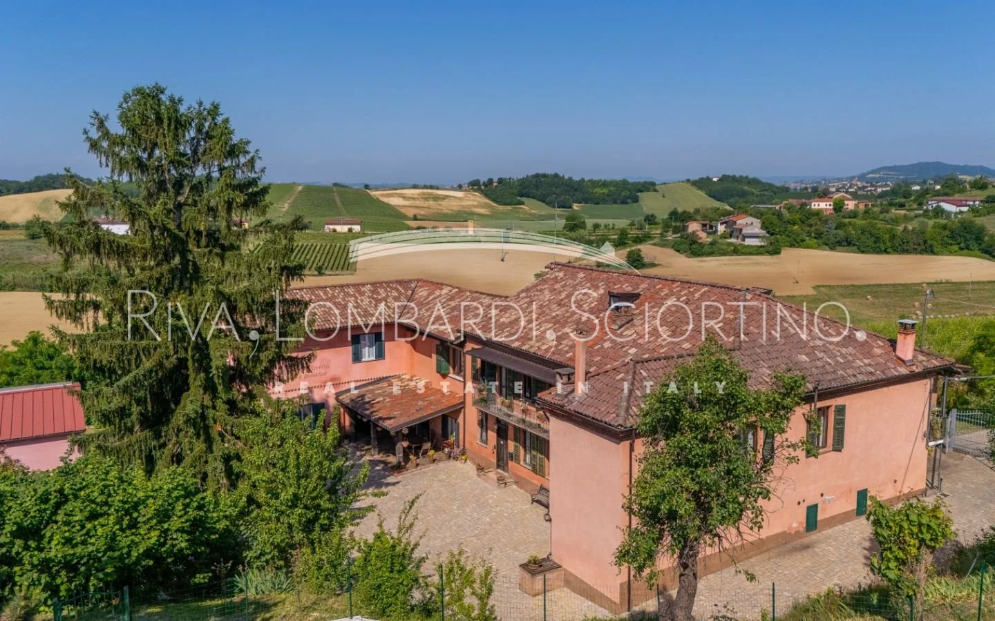 €590,000