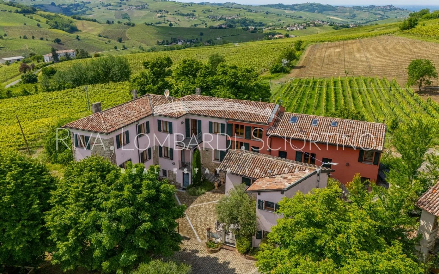€650,000