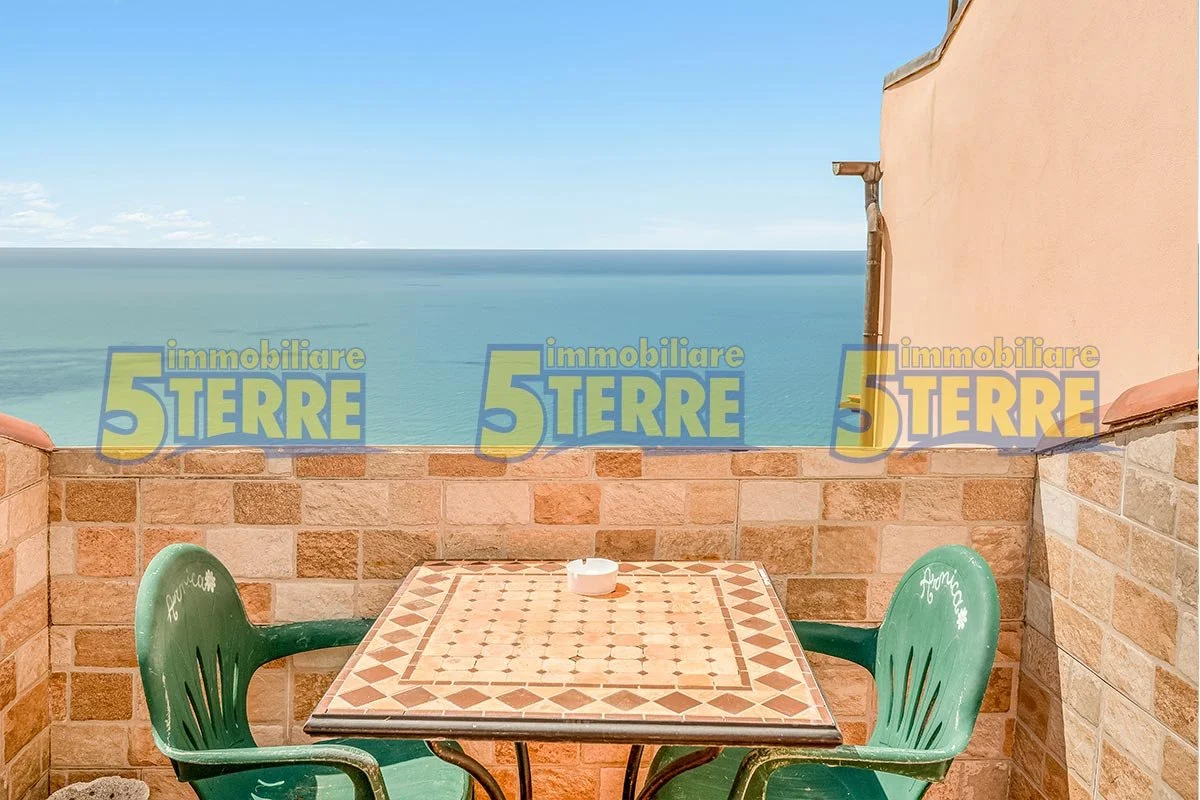€229,900