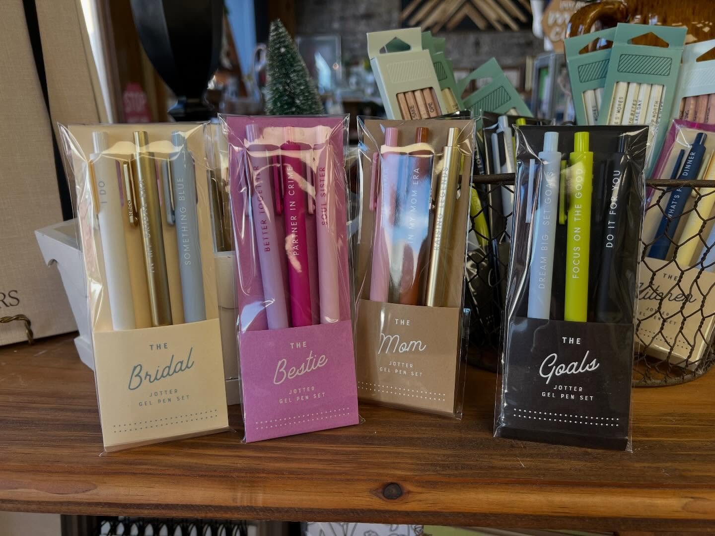 🚨Just in&hellip;..some cute pen sets &amp; journals! Pen sets include Mom, bride, bestie, graduate, teacher &amp; goals.