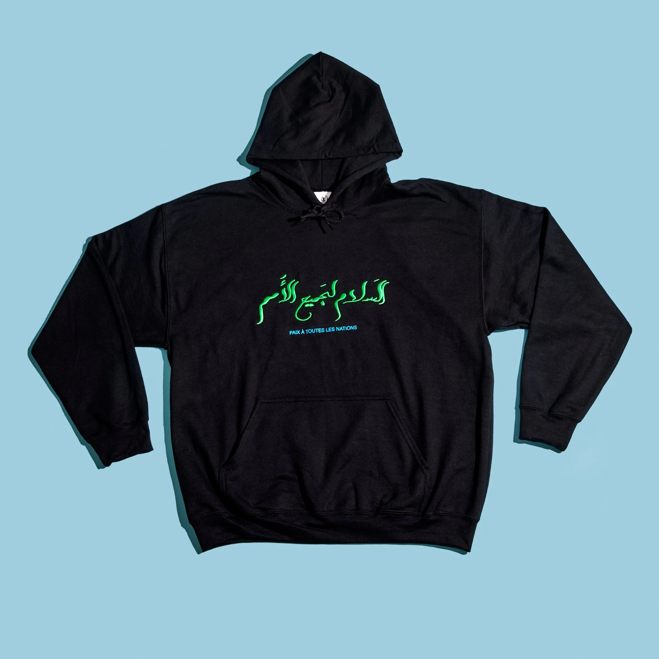 Chandail à capuchon ''Paix à toutes les nations'' - Noir