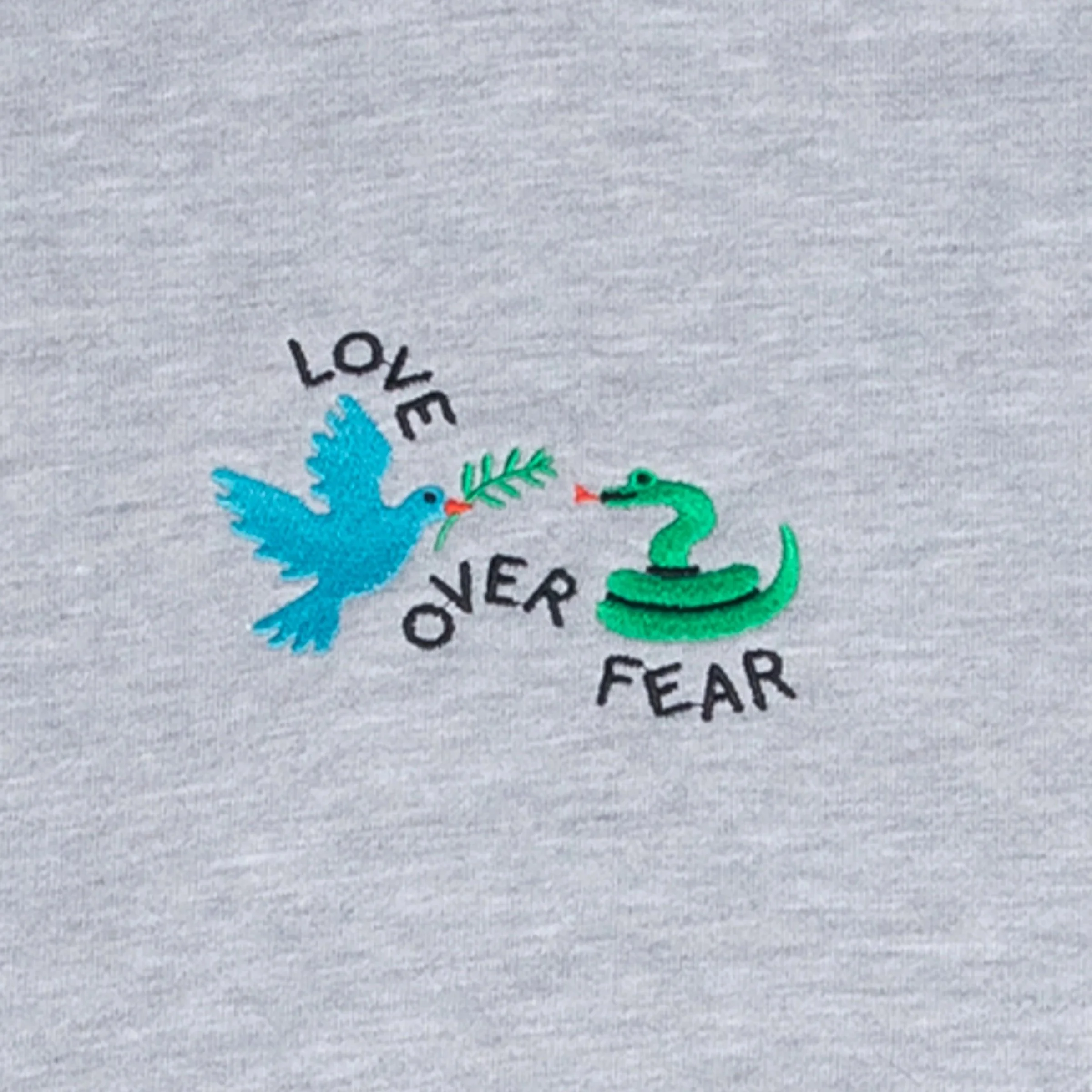 love+over+fear+-+hoodie+gris-2.jpg