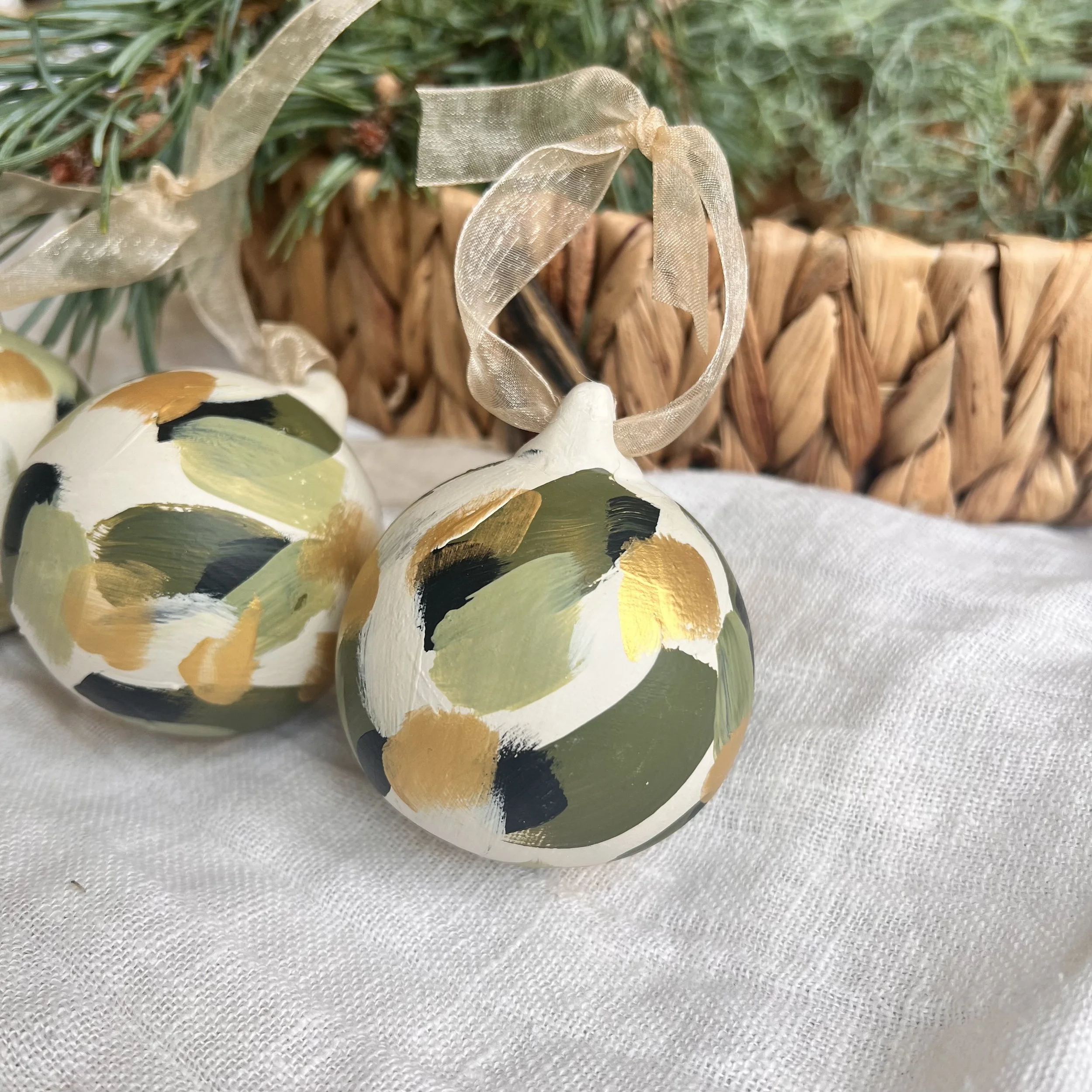 Thursday Nov 12th: Handpainted Festive Bauble Workshop