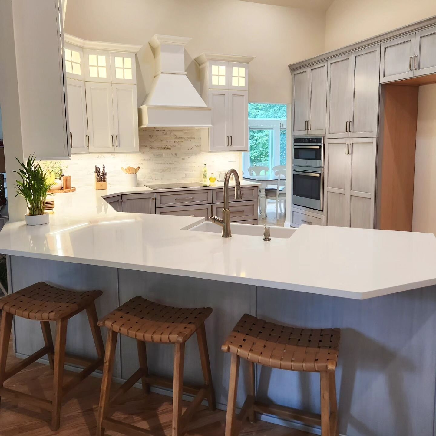 Our spring renovation in Miller Place is almost complete...the long awaited Subzero refrigerator is coming in next week! 🙌
.
.
.
.
.
.
.
.
Cabinets @candlelight_cabinetry 
Countertop @msisurfaces_longisland 
Sink @houseofrohl 
Faucet @hansgrohe_usa
