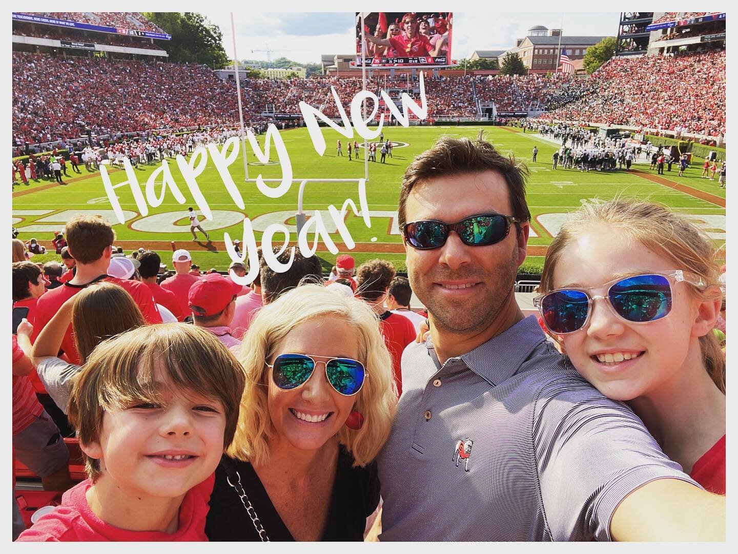 Wishing all of you the happiest start to the new year! And GO DAWGS! ❤️🖤 #MyersFamilyDental