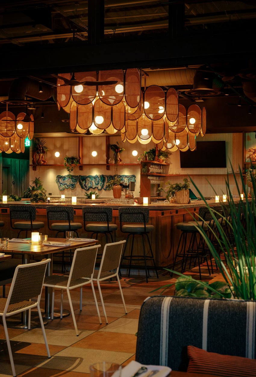 Earls Kitchen + Bar Las Olas, Fort Lauderdale - Peregrine Millwork Ltd.