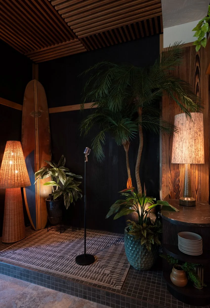 Earls Kitchen + Bar Waikiki, O’ahu - Peregrine Millwork Ltd.