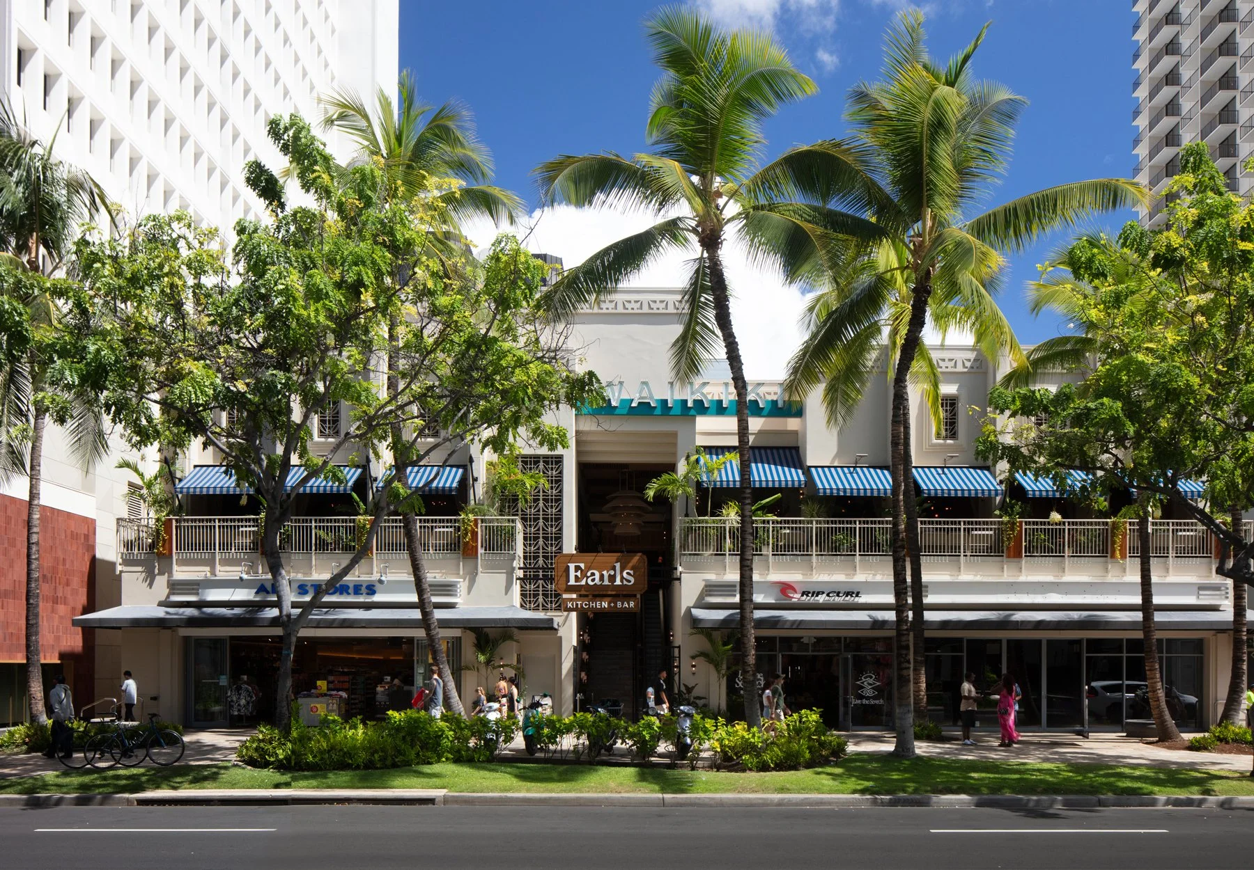 Earls Kitchen + Bar Waikiki, O’ahu - Peregrine Millwork Ltd.