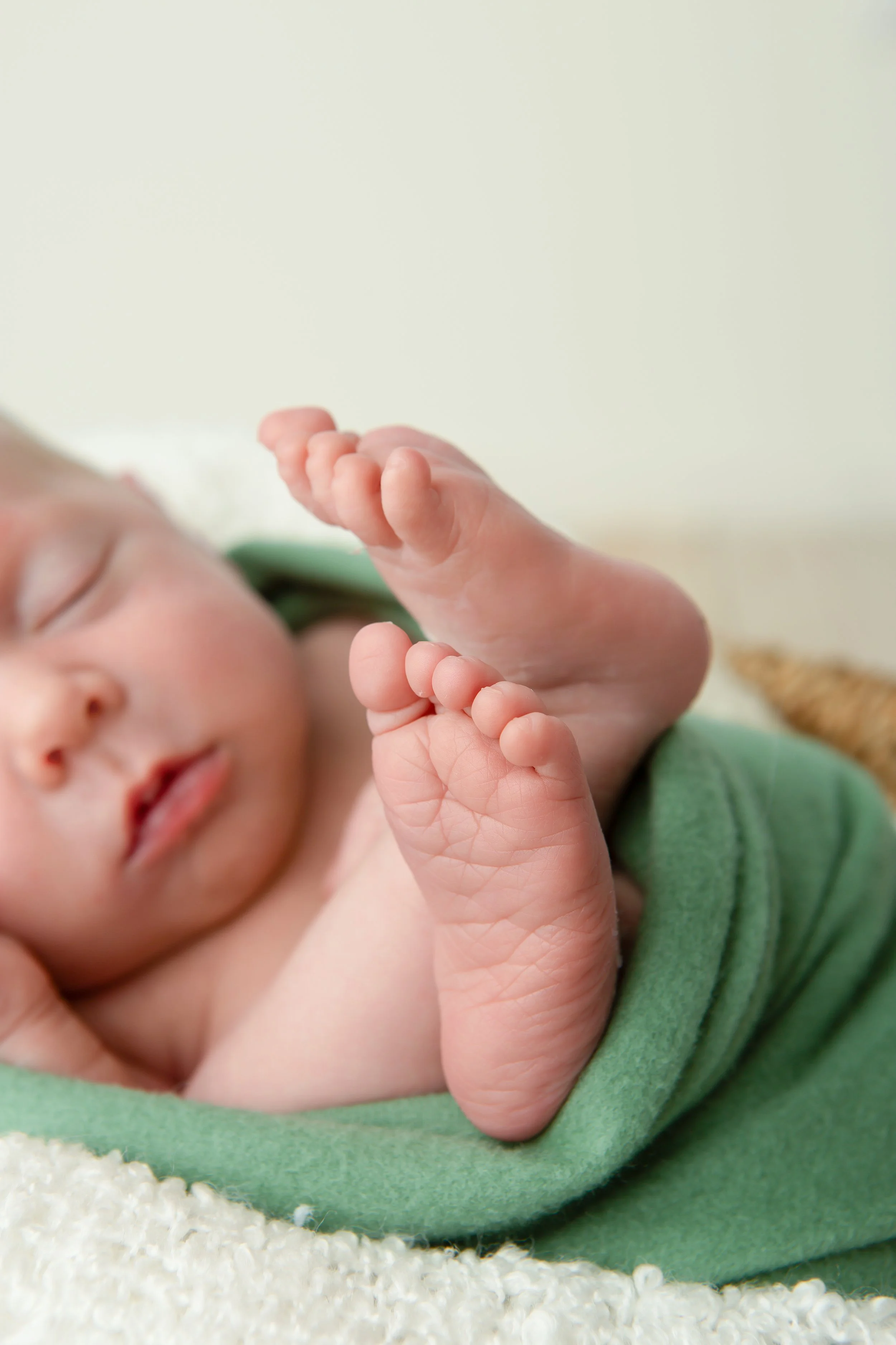 North Vancouver Posed Newborn Photography (5).jpg