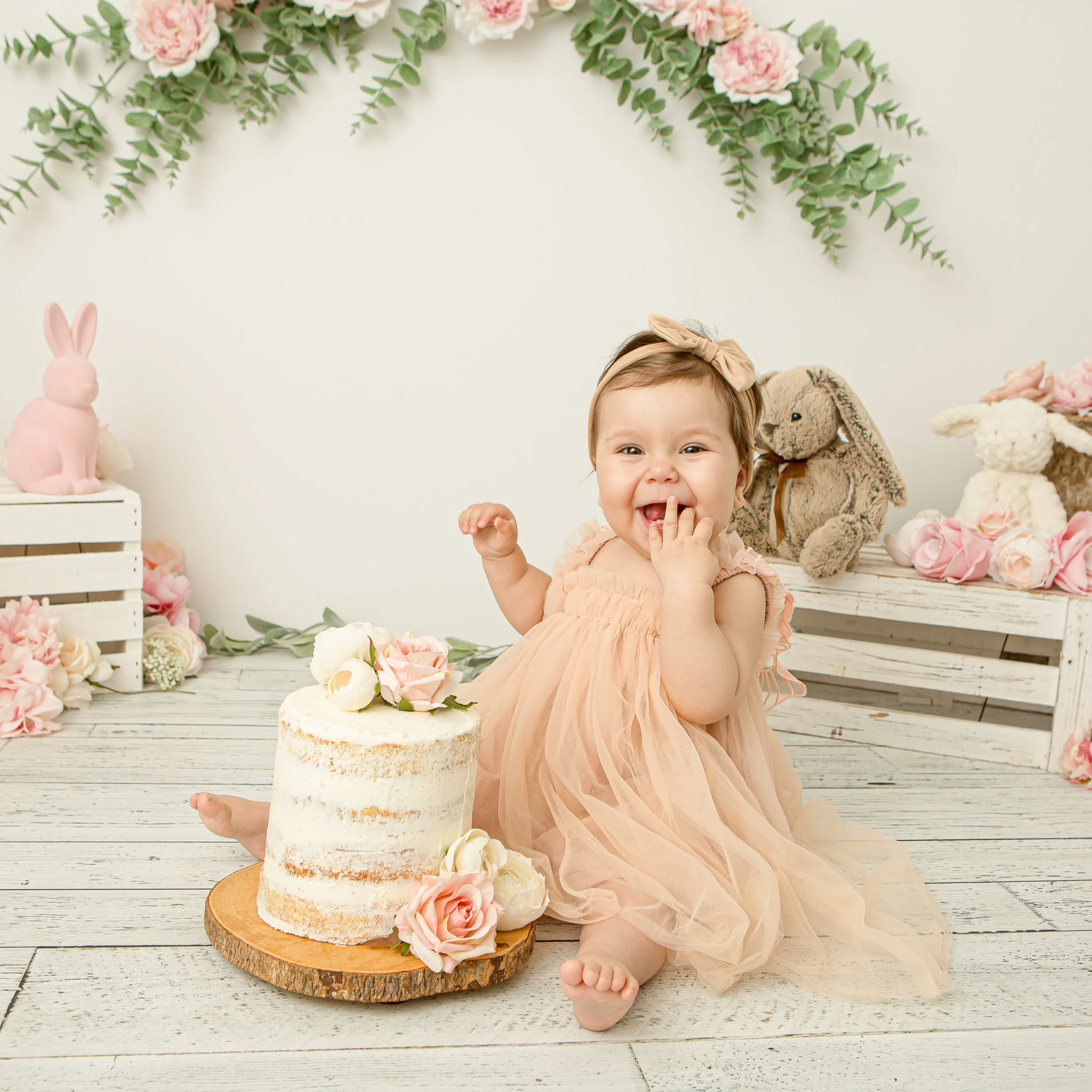 Have you booked your one-year cake smash session? 

Want to know what it includes? Head over to our website (link in the bio).

Here's a hint 

- Custom backdrops
- Personalized cake
- Outfits included
- Portrait photos
- Cake smash photos
- Bubble b