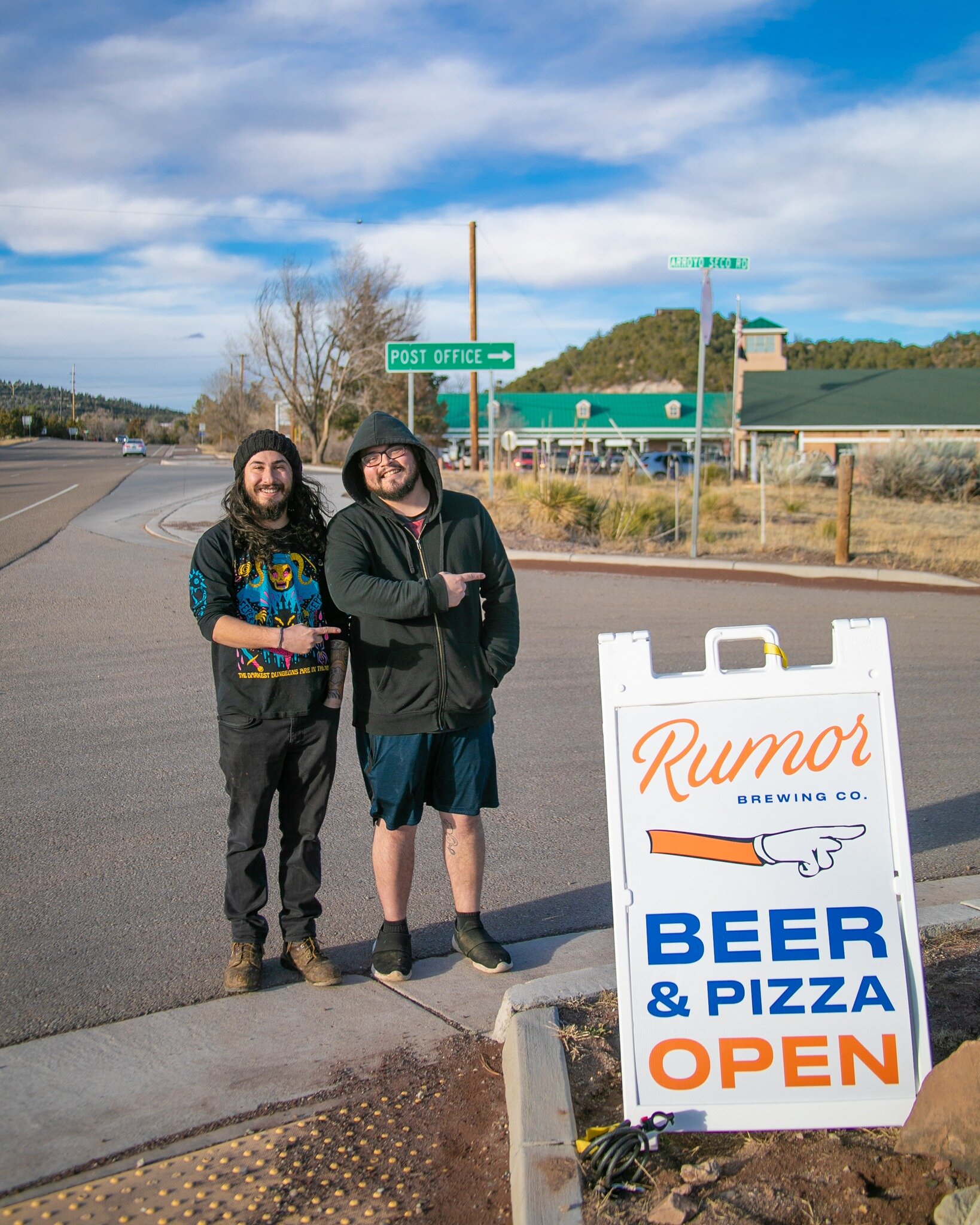 Skiers and Snowboarders!
Stop by for a pizza and brew after your day in the snow, we are right by the post office!
_
#sandiaski #skinewmexico #newmexicoski #skiseason #skiing #sandiapeak #sandiapeaktramway #brewerylife