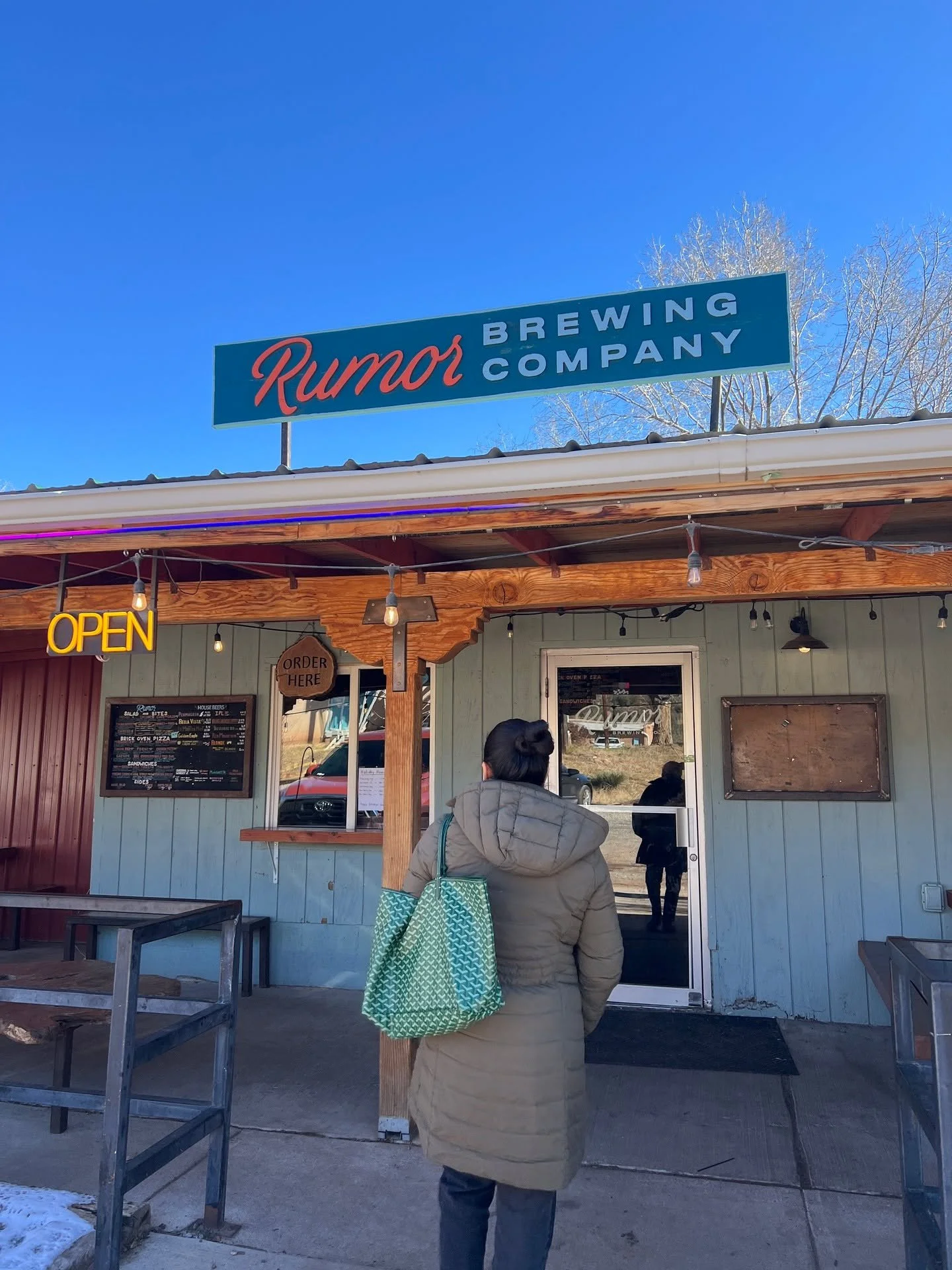 🌬️ It might be a little chilly, but we have just what you need to get you warmed up!

_
#CedarCrest #ABQEats #SantaFeEats #NMTrue #CraftBeer