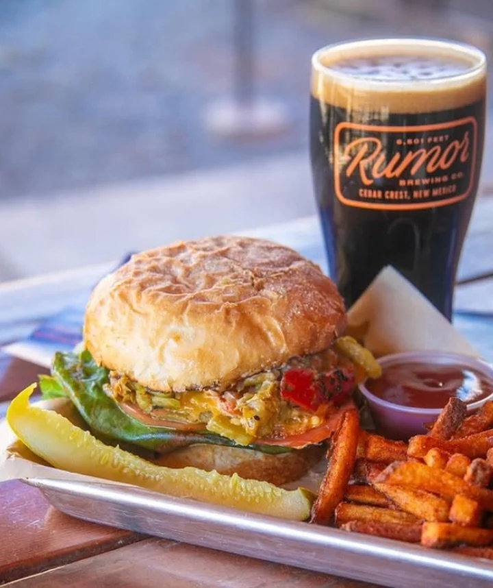 Mountain Burger⛰️
Grade A beef on a grilled brioche bun with aioli, lettuce, and tomato!
Wanting to add mushrooms &amp; blue cheese or green chile &amp; cheese? It can be modified to have the fixin&rsquo;s you like!

_
#CedarCrestNM #RumorBrewing #NM