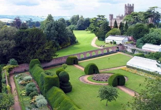 downton-abbey-heighclere-castle.jpg