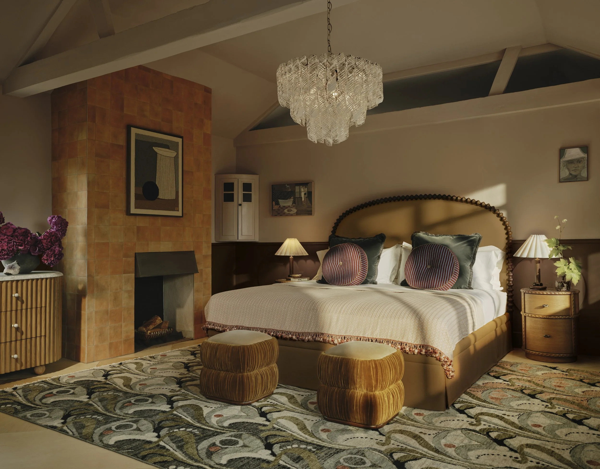 Shot-08-Mika-Bed-379-Hero_ef_V4.jpg