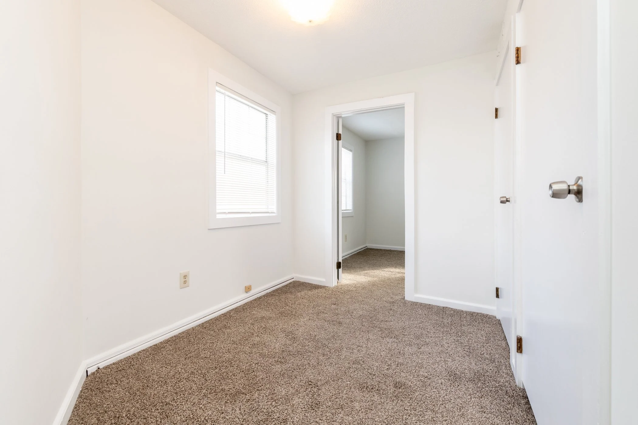 3905 Woodbine-8.jpg