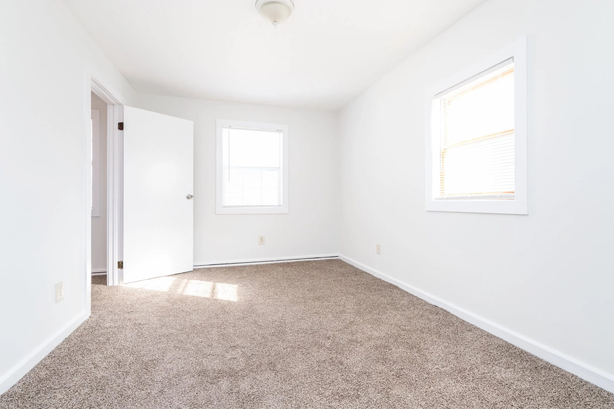 3905 Woodbine-10.jpg