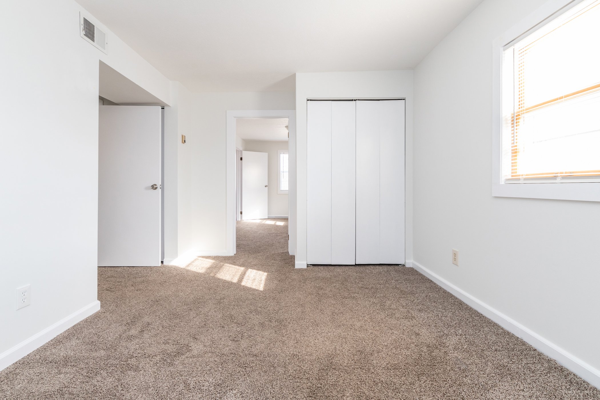 3905 Woodbine-13.jpg
