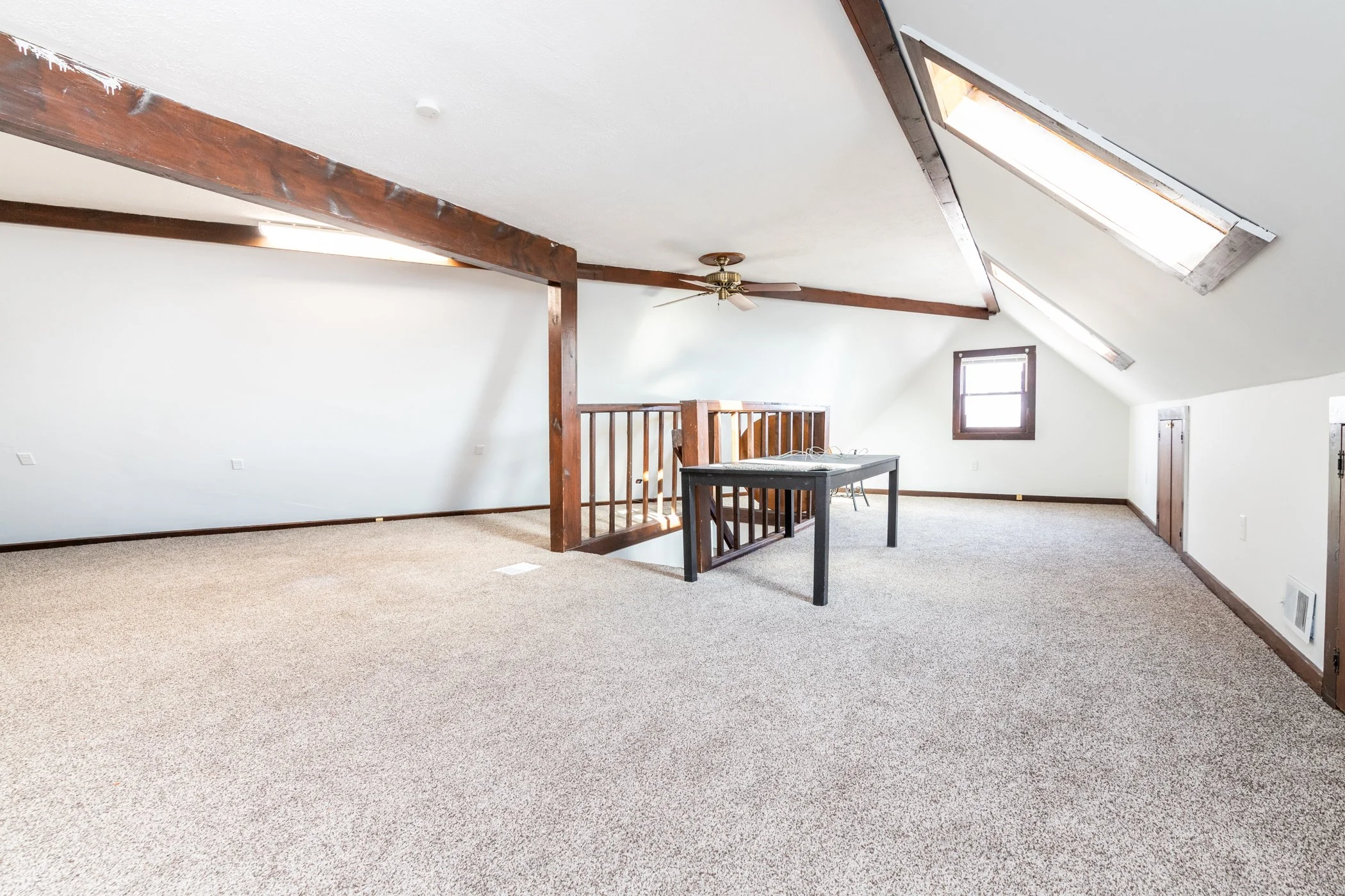 3905 Woodbine-15.jpg