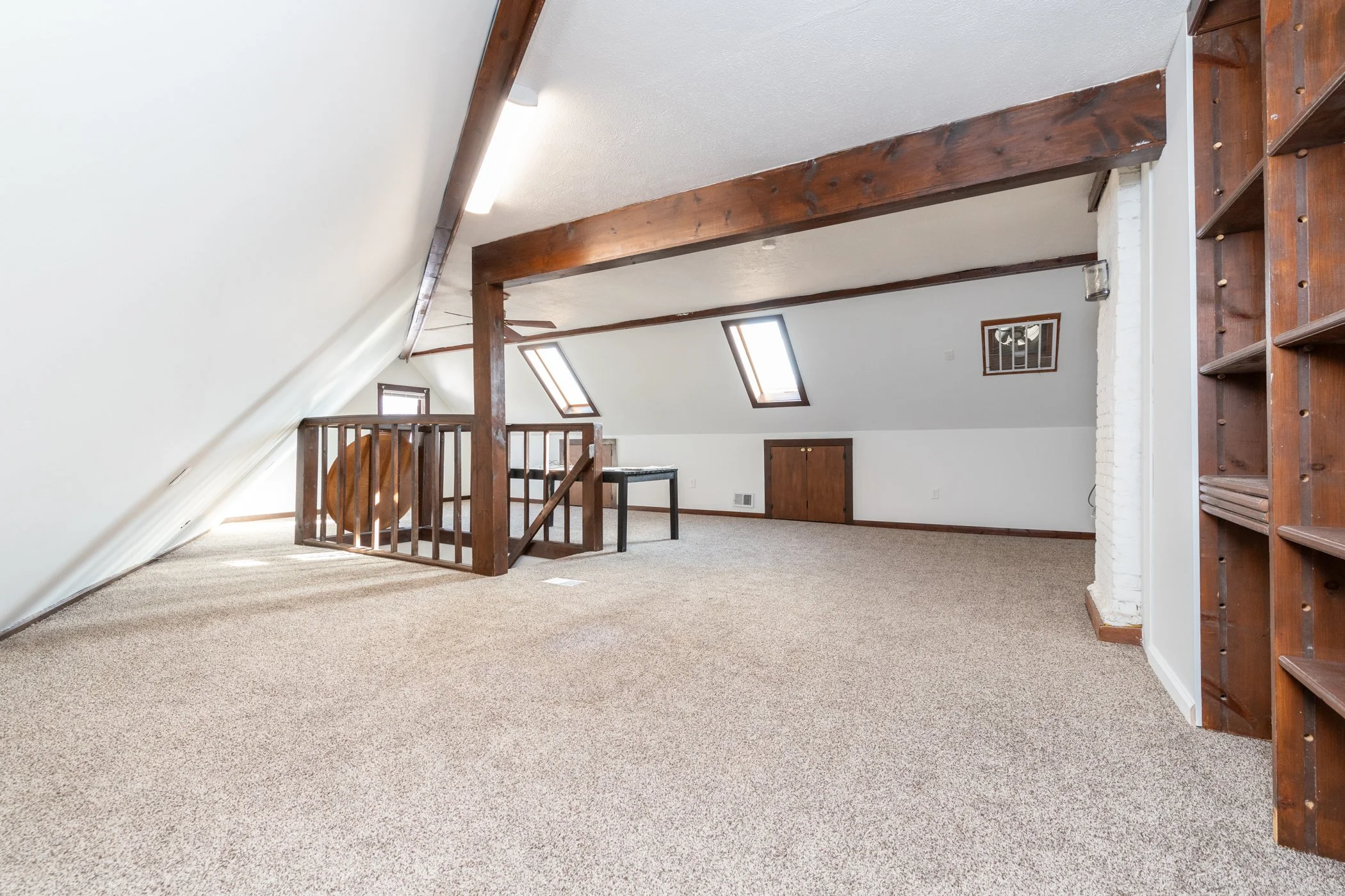 3905 Woodbine-16.jpg