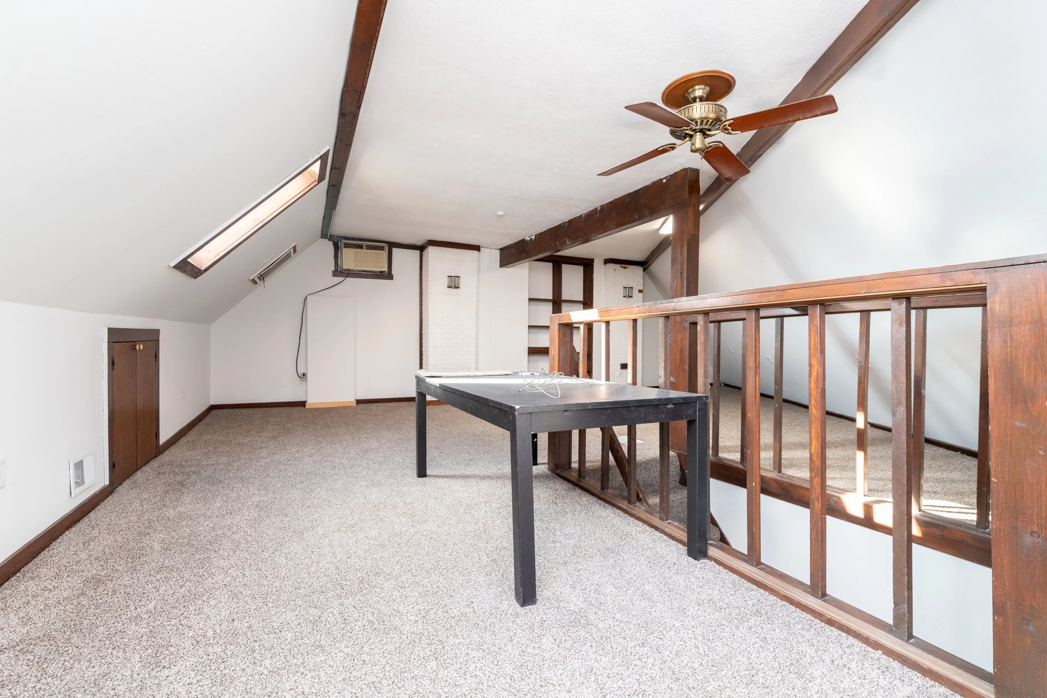 3905 Woodbine-17.jpg