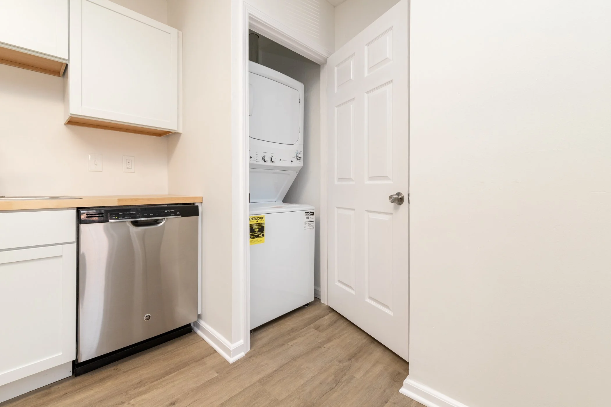 3905 Woodbine-18.jpg