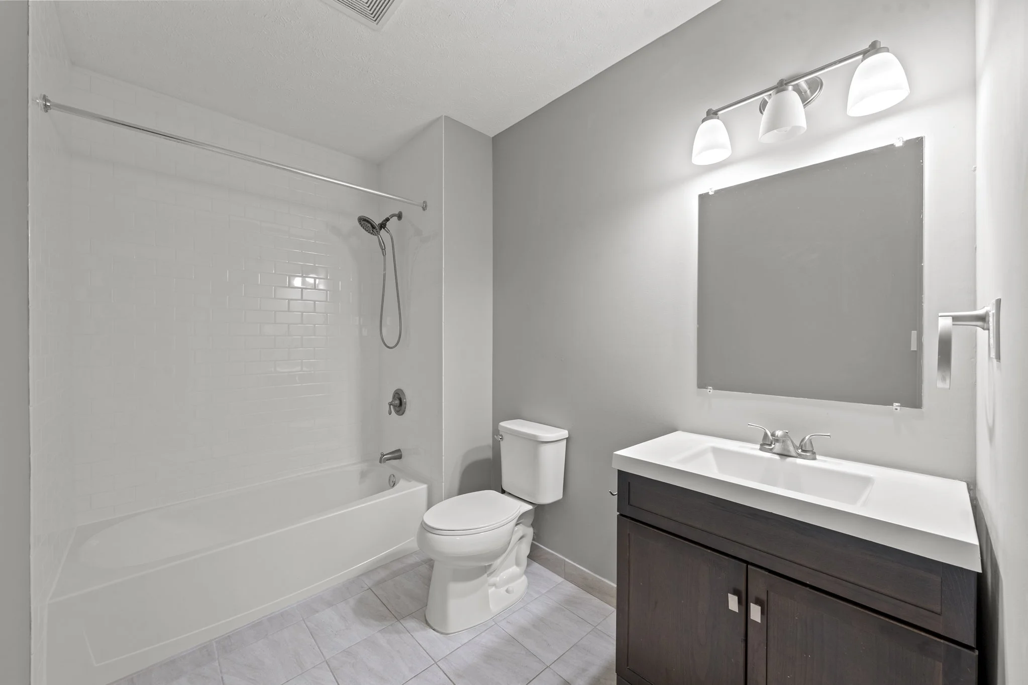 ShanerShots - 6812 Detroit #2 -17bath.jpg