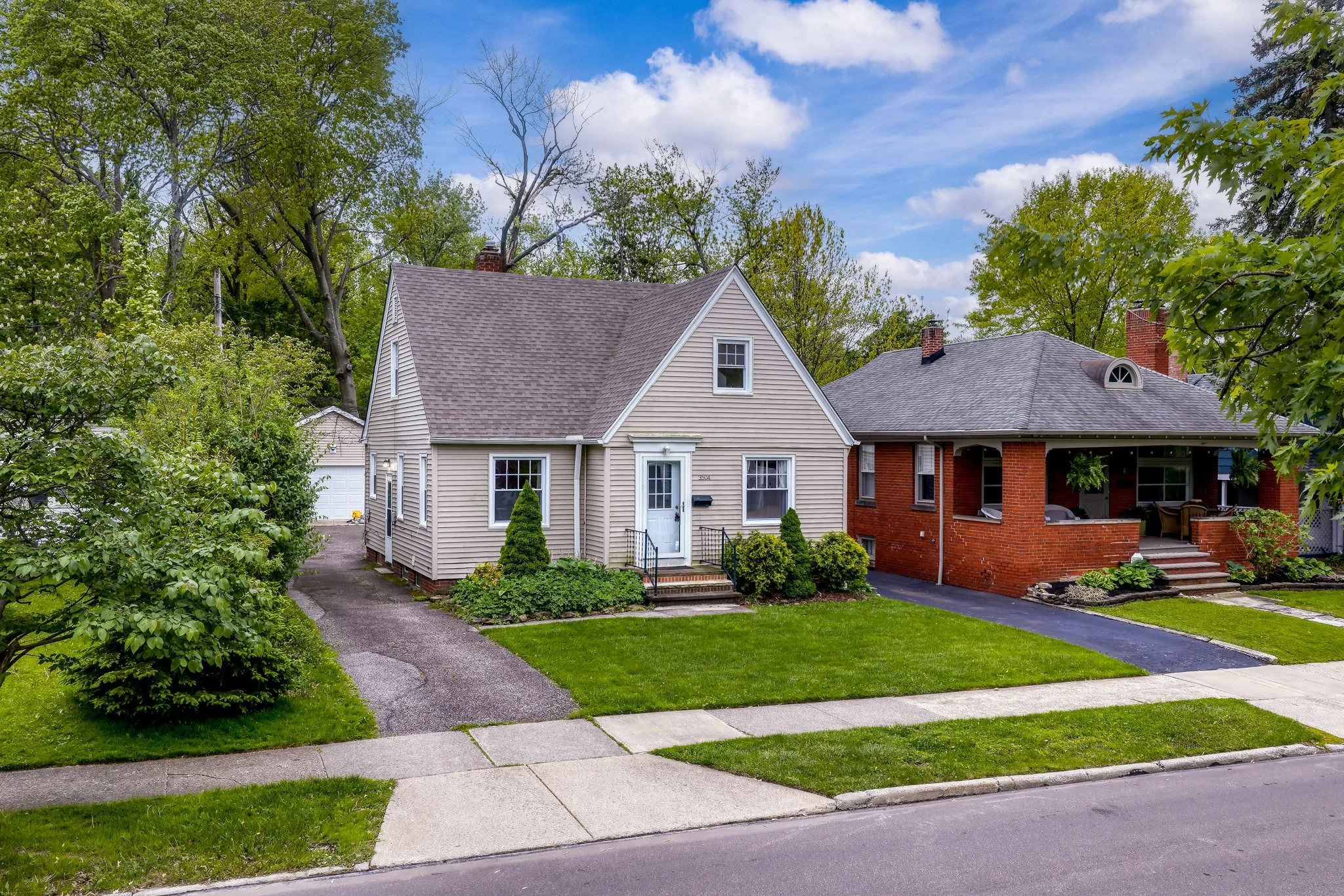 3504 E Scarborough Rd in Cleveland Heights, OH 44118