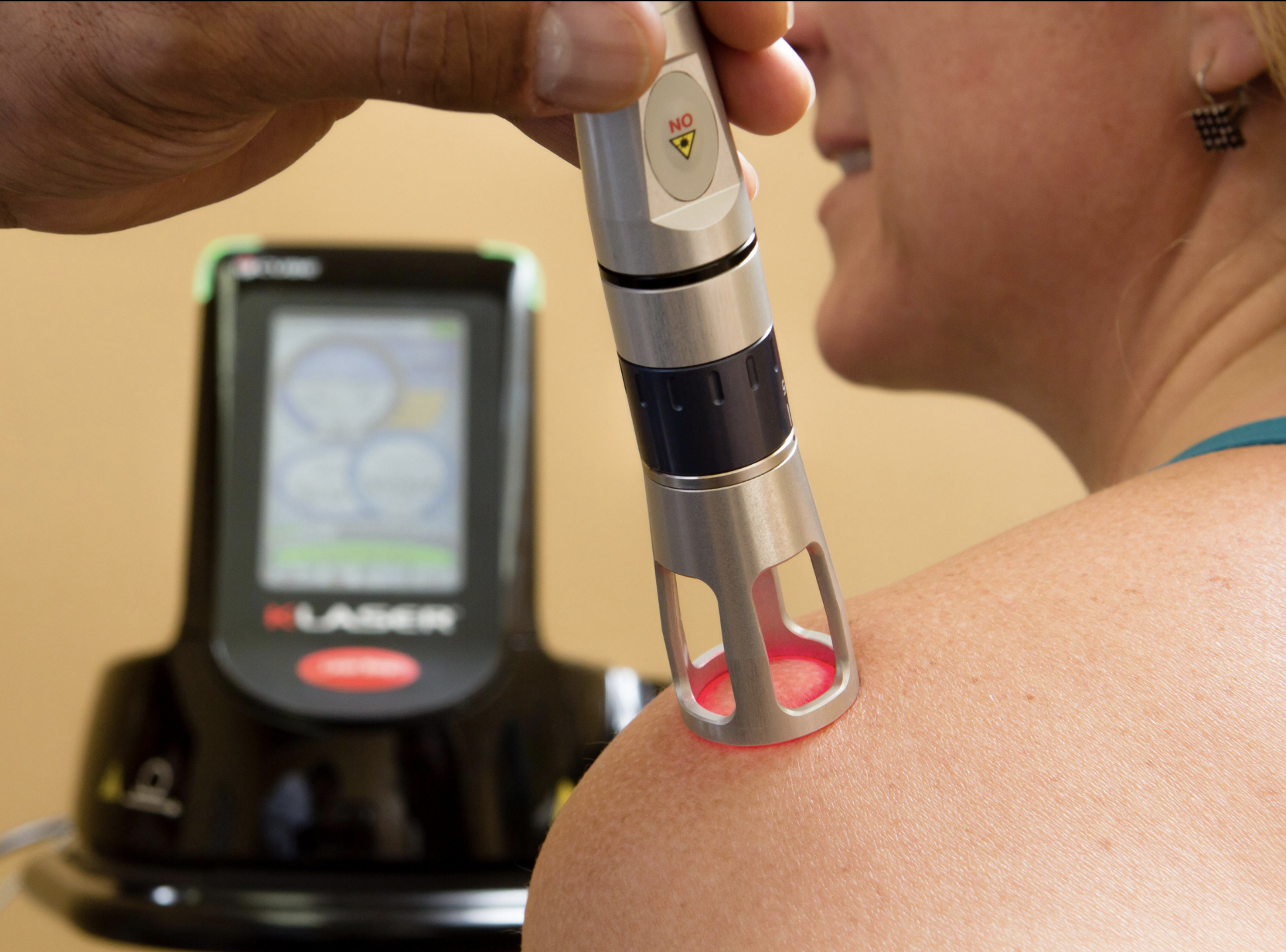 K-Laser Therapy treatment for shoulder pain at Laser Therapy of Oregon