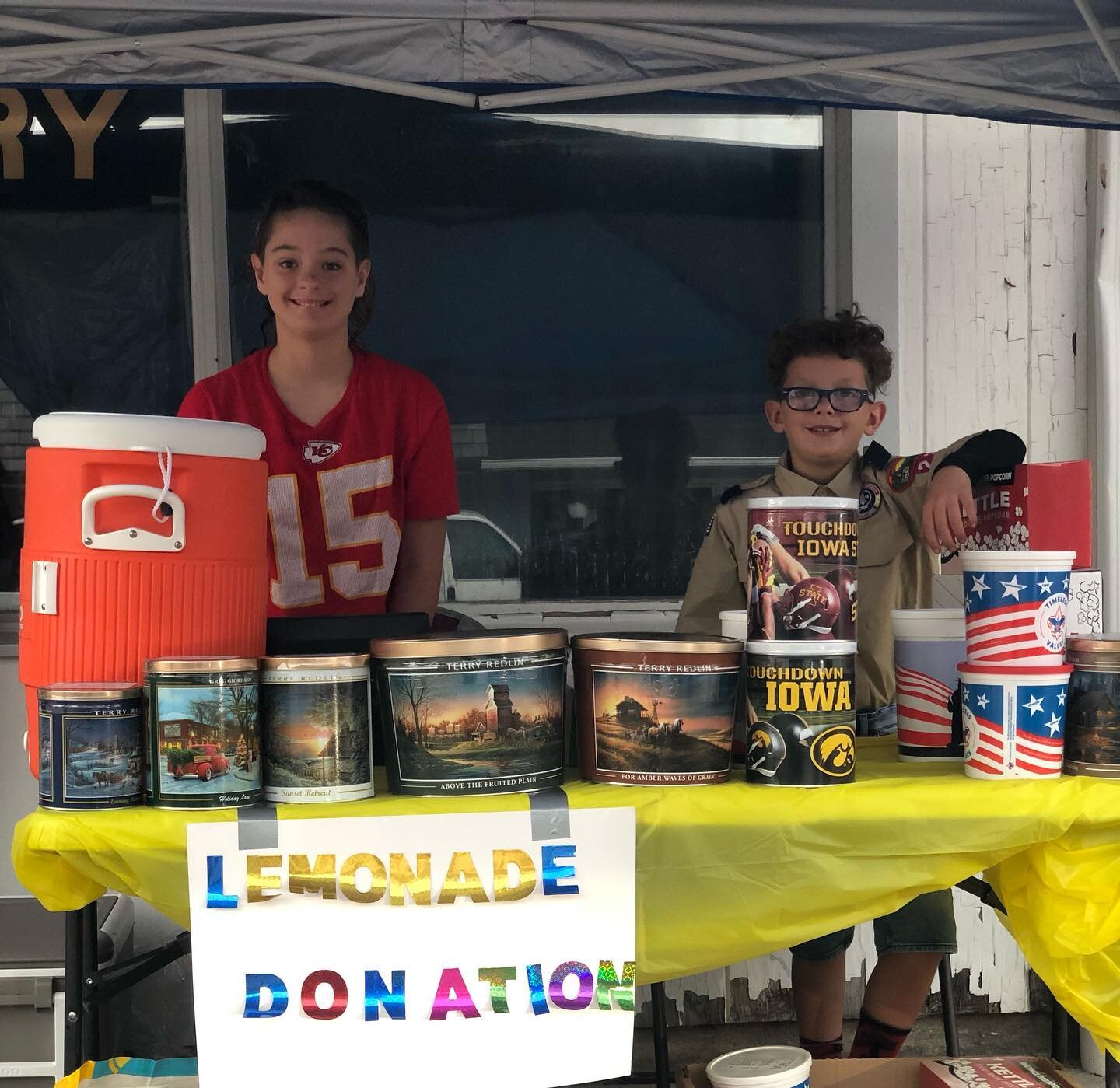 The rain hasn&rsquo;t stopped our Hardy Iowa venders. You can support the Cub Scouts and Boy Scouts with their yummy popcorn, lemonade, find handmade pottery by @redeemedpotteryco and more! #farmersmarketfinds #shoplocal