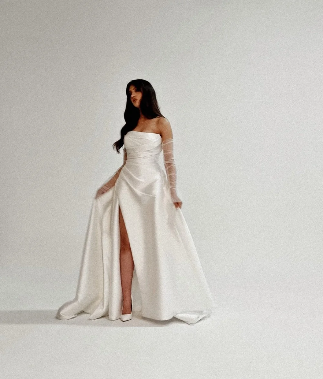 The IRIS Gown, expertly crafted structure and fluidity. A bridal look that features figure-hugging details and volume, all in one. Available in Melbourne and Sydney.
