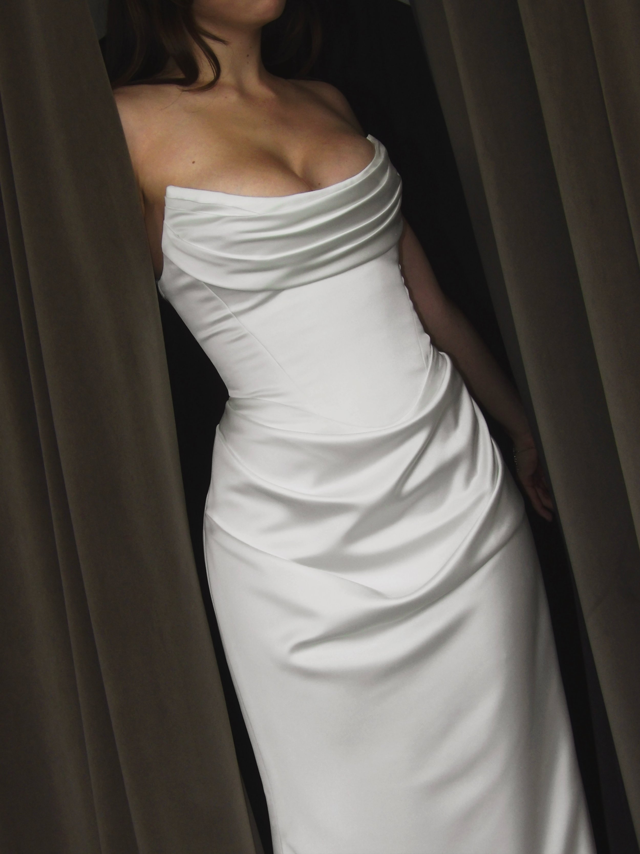 Crafted with intention, timeless in every sense. Curator The Label is meticulously designed for every bride, with allure and a romantic touch. Designed in Melbourne and available across our stockists in Australia, you can experience Clea, Evie and Av