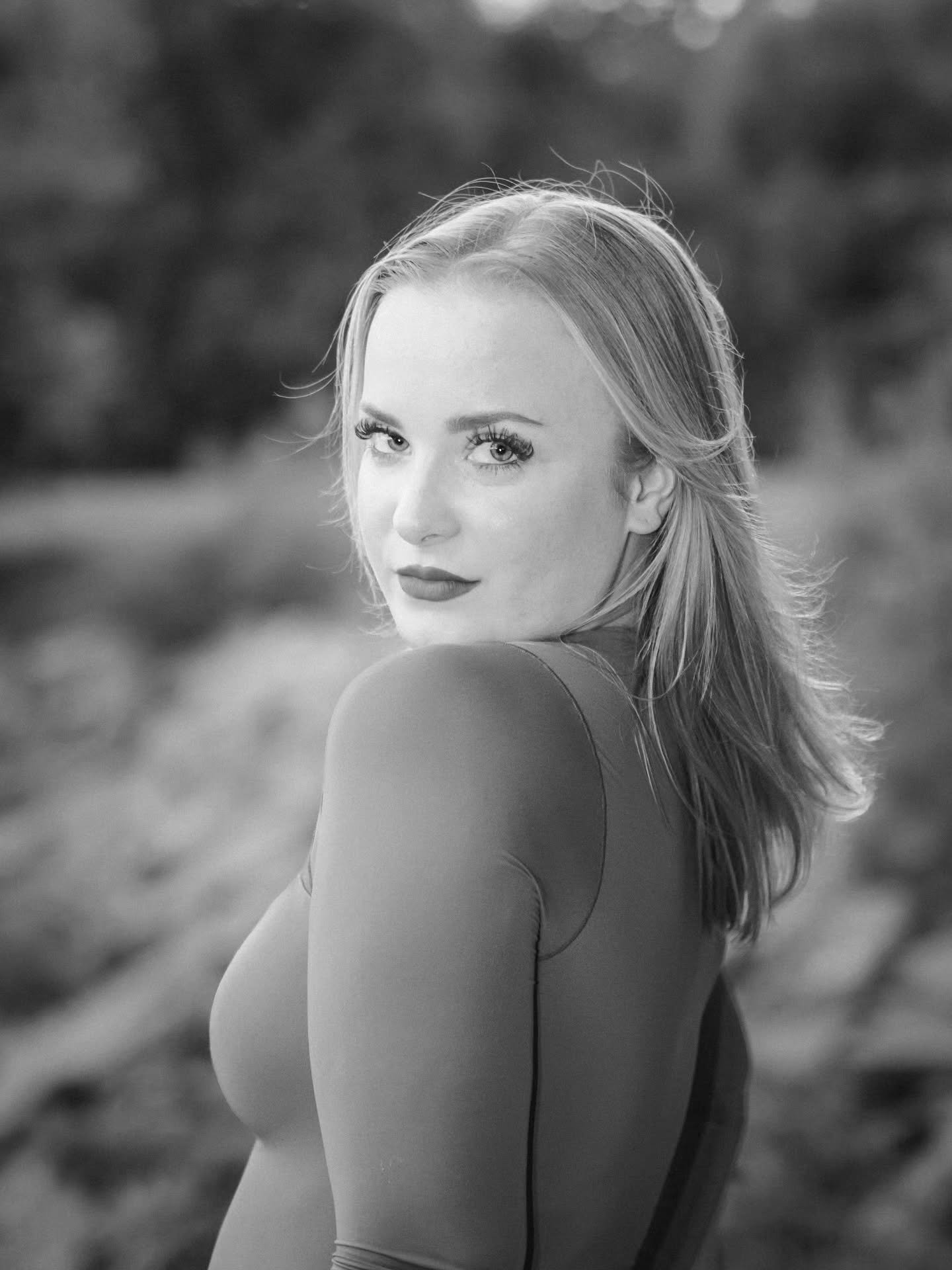 Wonderful shoot with Makayla!! Kind of a femme fatale vibe... like she would be the downfall of James Bond!