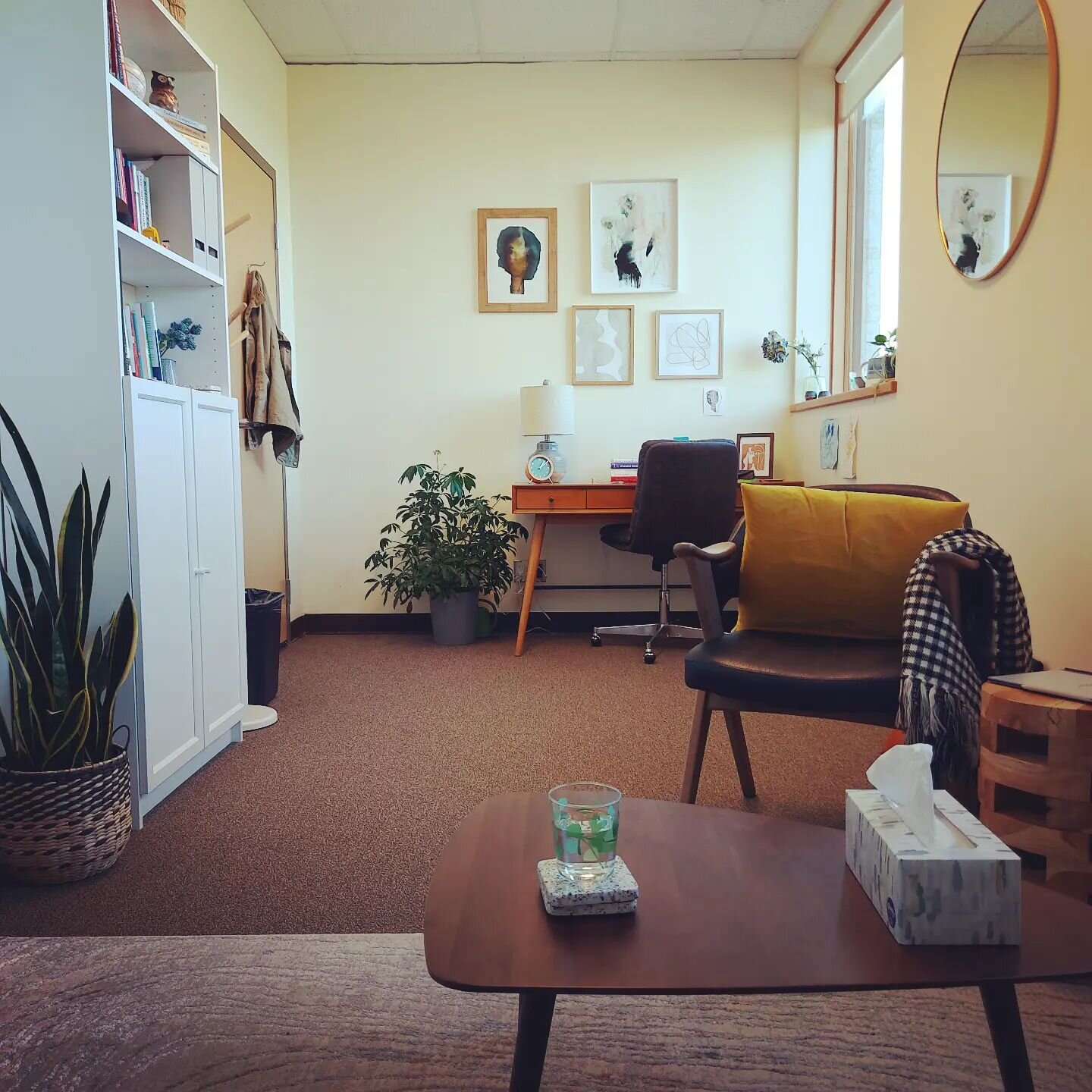 What clients see while working with me at Rocca Family Therapy

#steinbachtherapist 
#roccafamilytherapy 
#therapyoffice 
#steinbachmentalhealth 
#steinbachcounselling